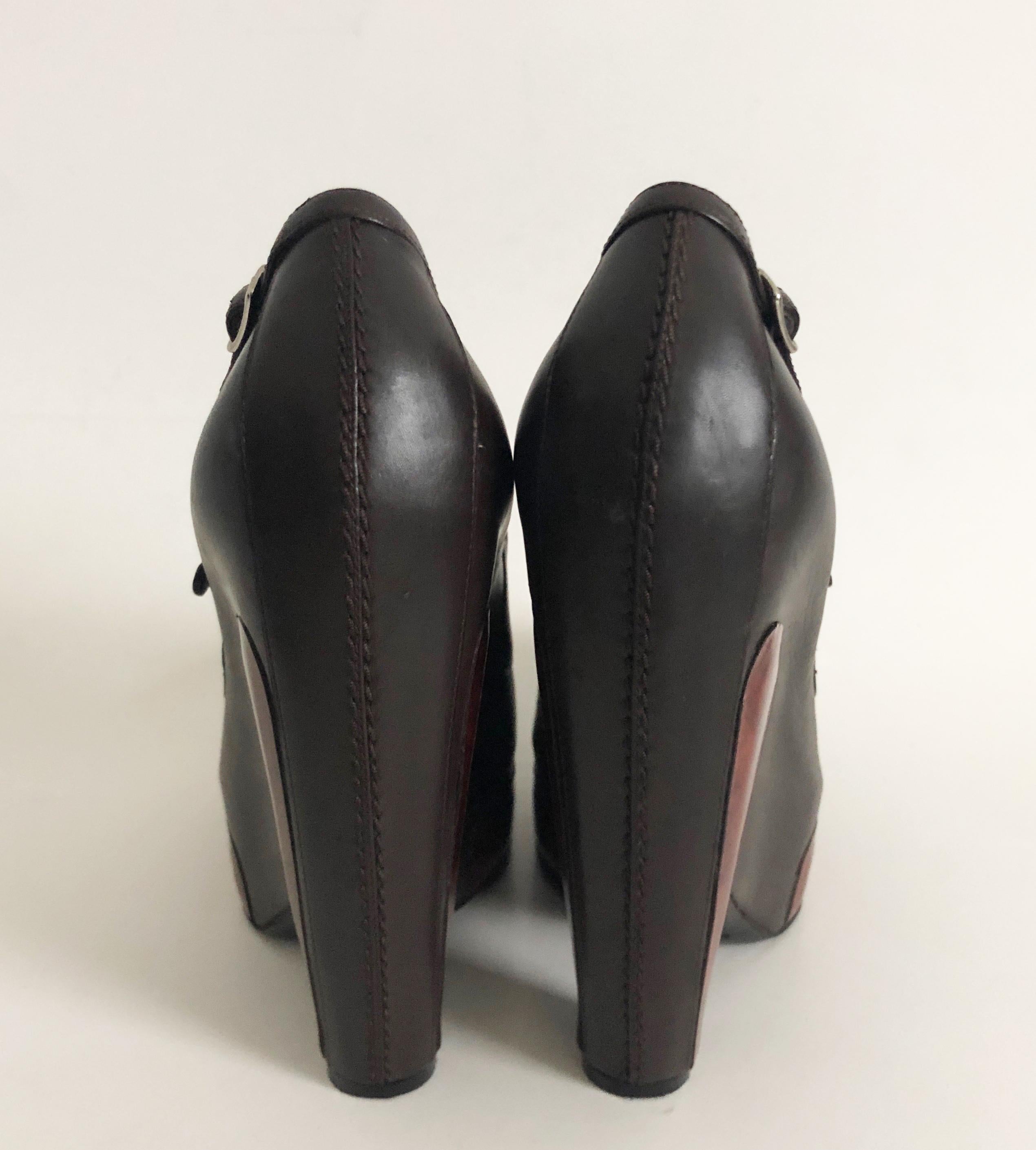 Balenciaga Nicolas Ghesquière Mary Jane Platforms Wood Leather Sz 8 F/W 2006  In Good Condition For Sale In Port Saint Lucie, FL