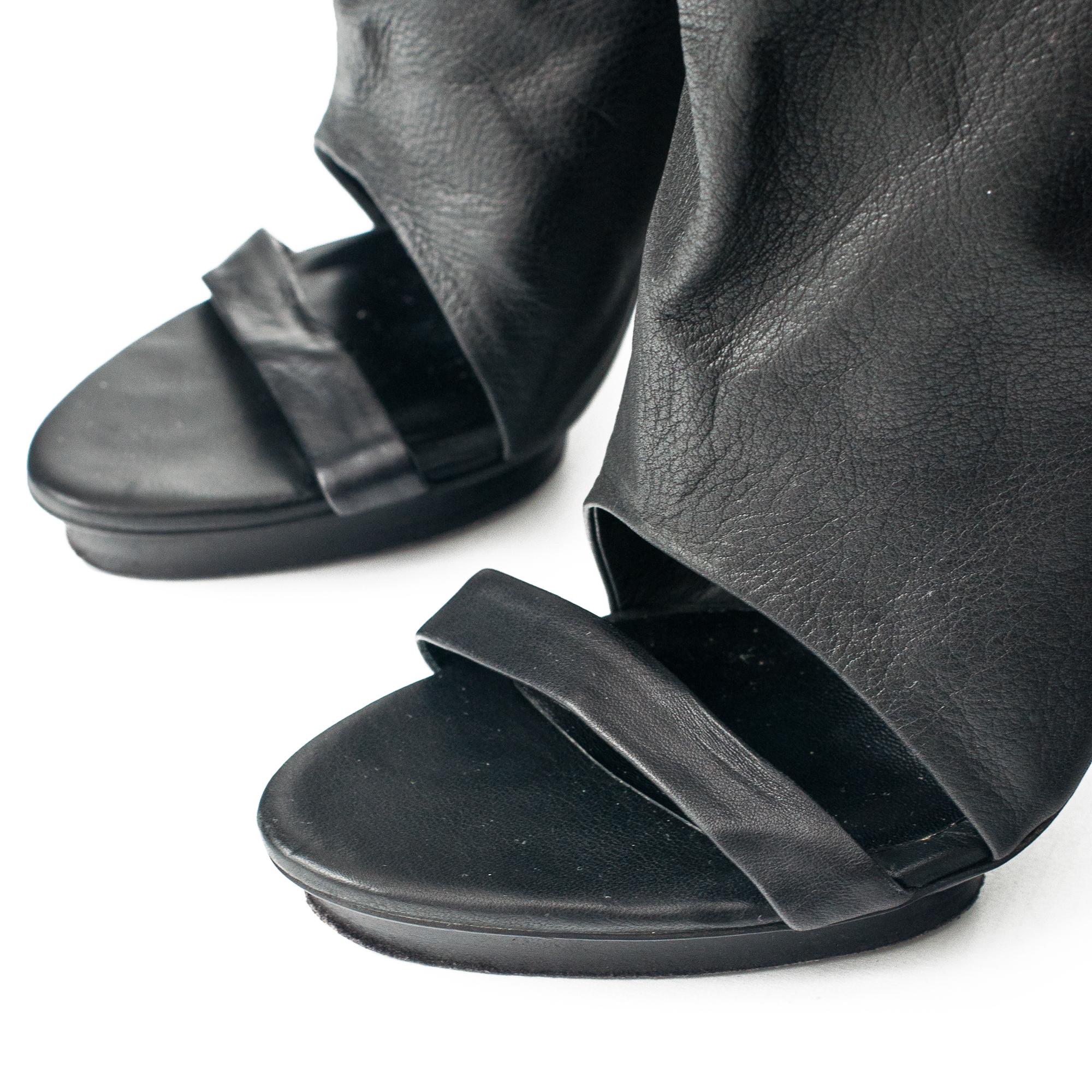 Balenciaga Open Toe Black Leather Ankle Boots taille 38 Bon état à London, GB