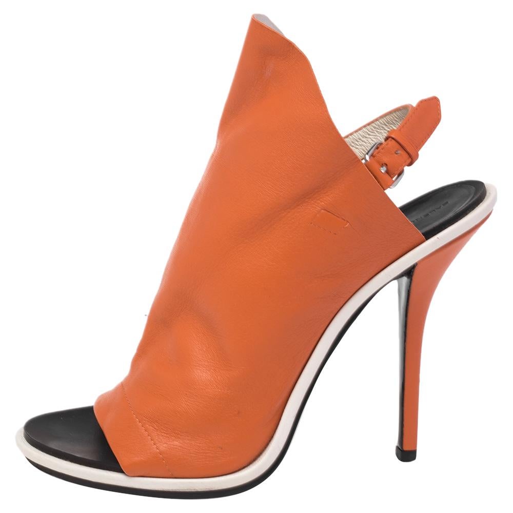 Balenciaga Orange Leather Glove Peep Toe Sandals Size 40 In Good Condition In Dubai, Al Qouz 2