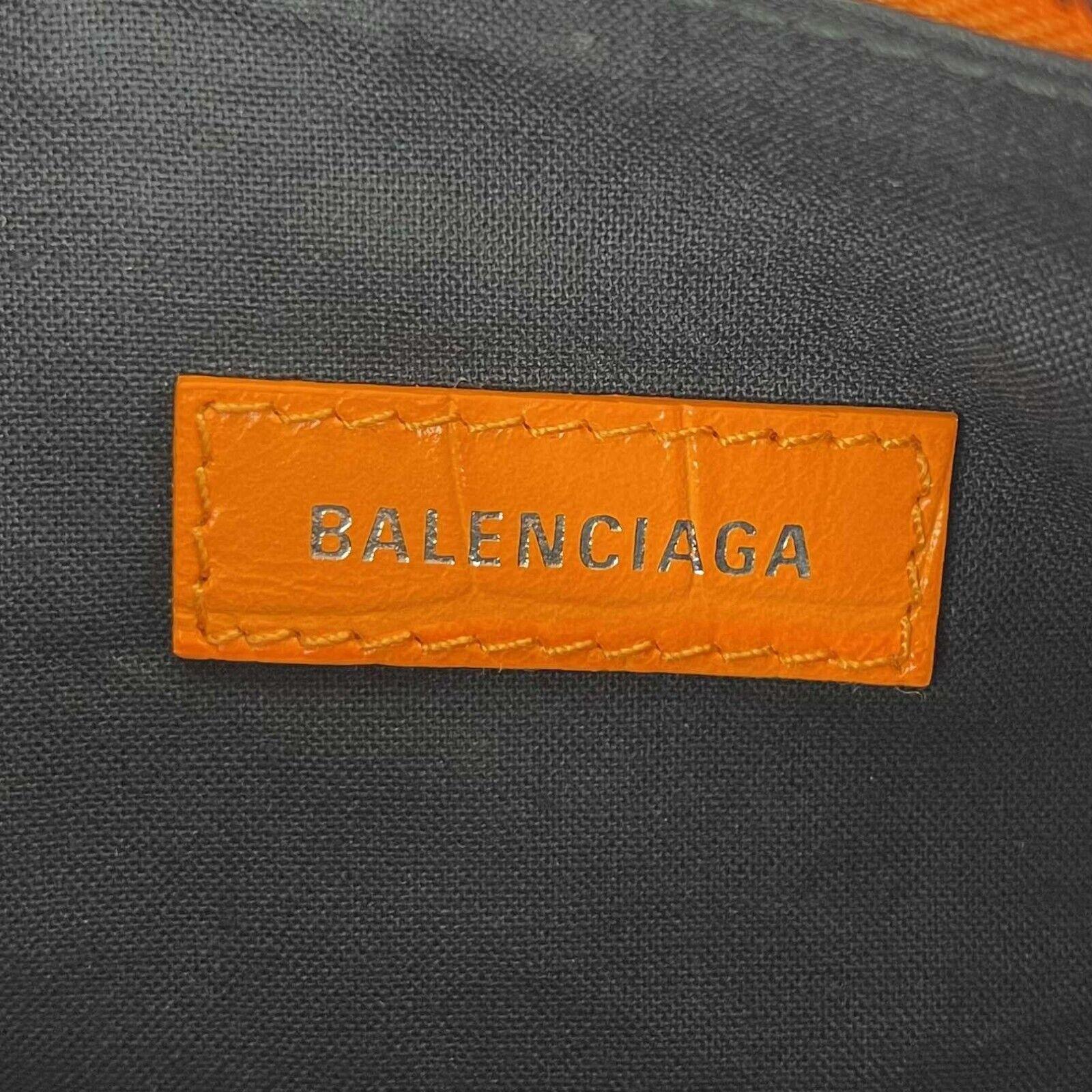 Balenciaga - New - Orange Le Cagole XS Shoulder Bag Crocodile Embossed Studded shoulder bag - Orange - Handbag

Description

Orange leather
Embossed crocodile effect
Stud embellishment
Aged hardware
Decorative buckle detail
Top zip