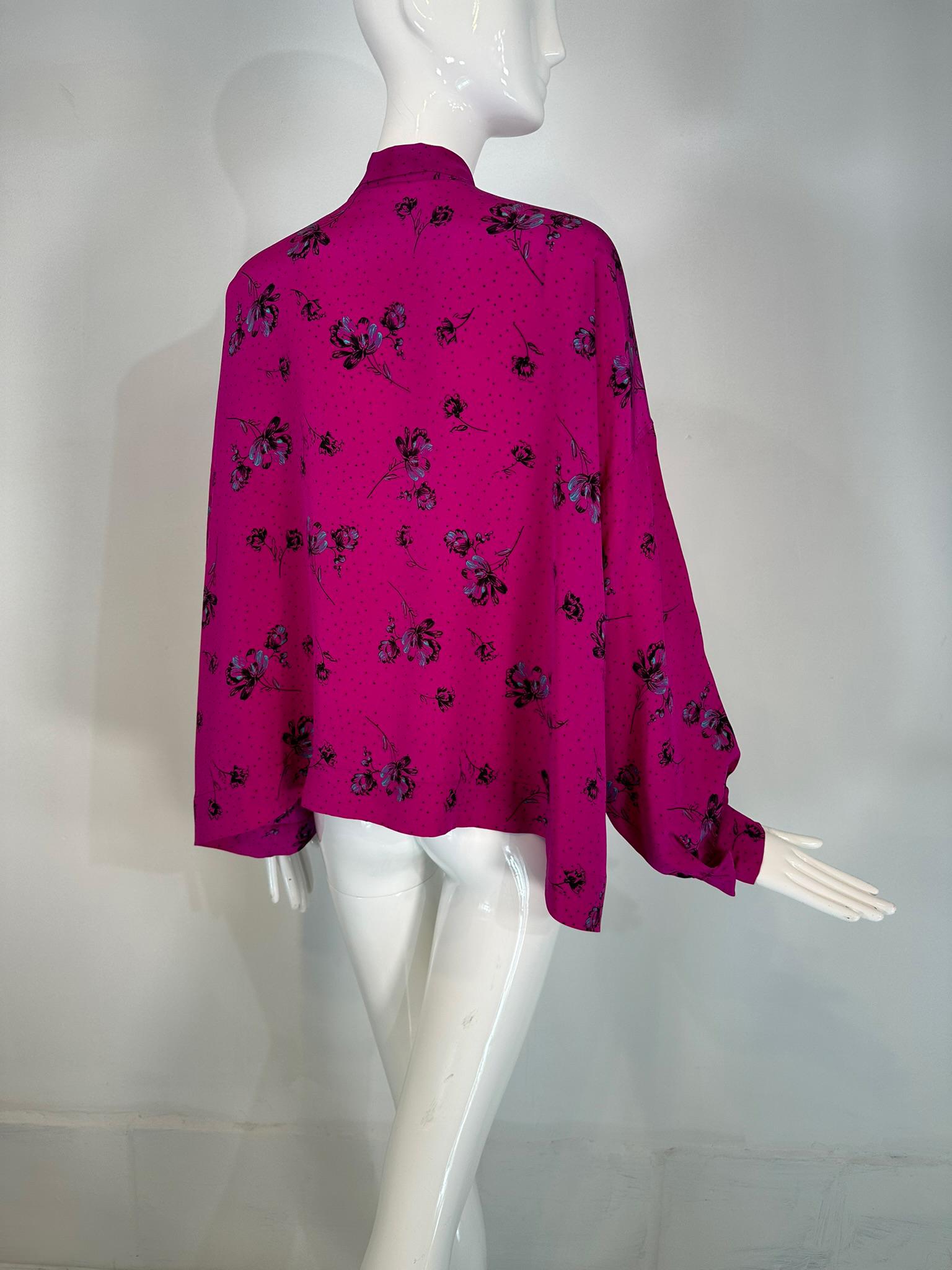 Balenciaga Blusa con Lazo de Seda Estampada Rosa Caliente 40 en venta 6