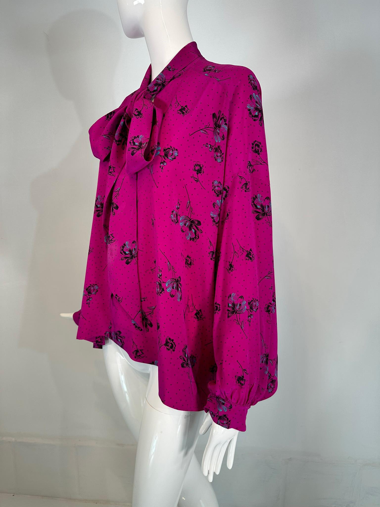 Balenciaga Blusa con Lazo de Seda Estampada Rosa Caliente 40 en Bueno estado para la venta en West Palm Beach, FL