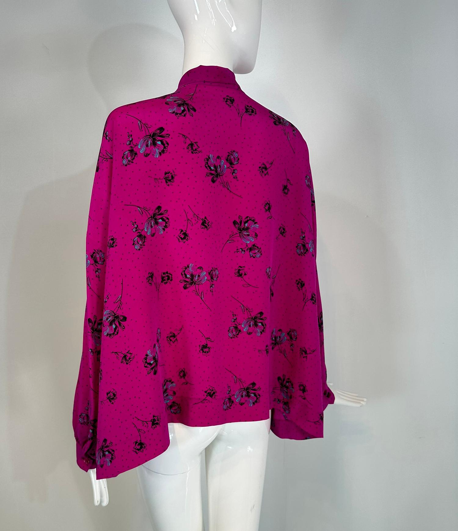 Balenciaga Blusa con Lazo de Seda Estampada Rosa Caliente 40 en venta 4