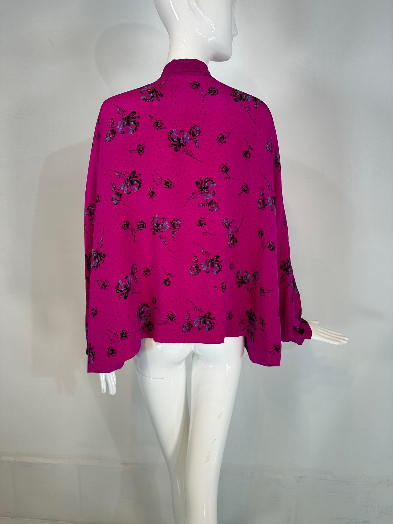 Balenciaga Blusa con Lazo de Seda Estampada Rosa Caliente 40 en venta 5