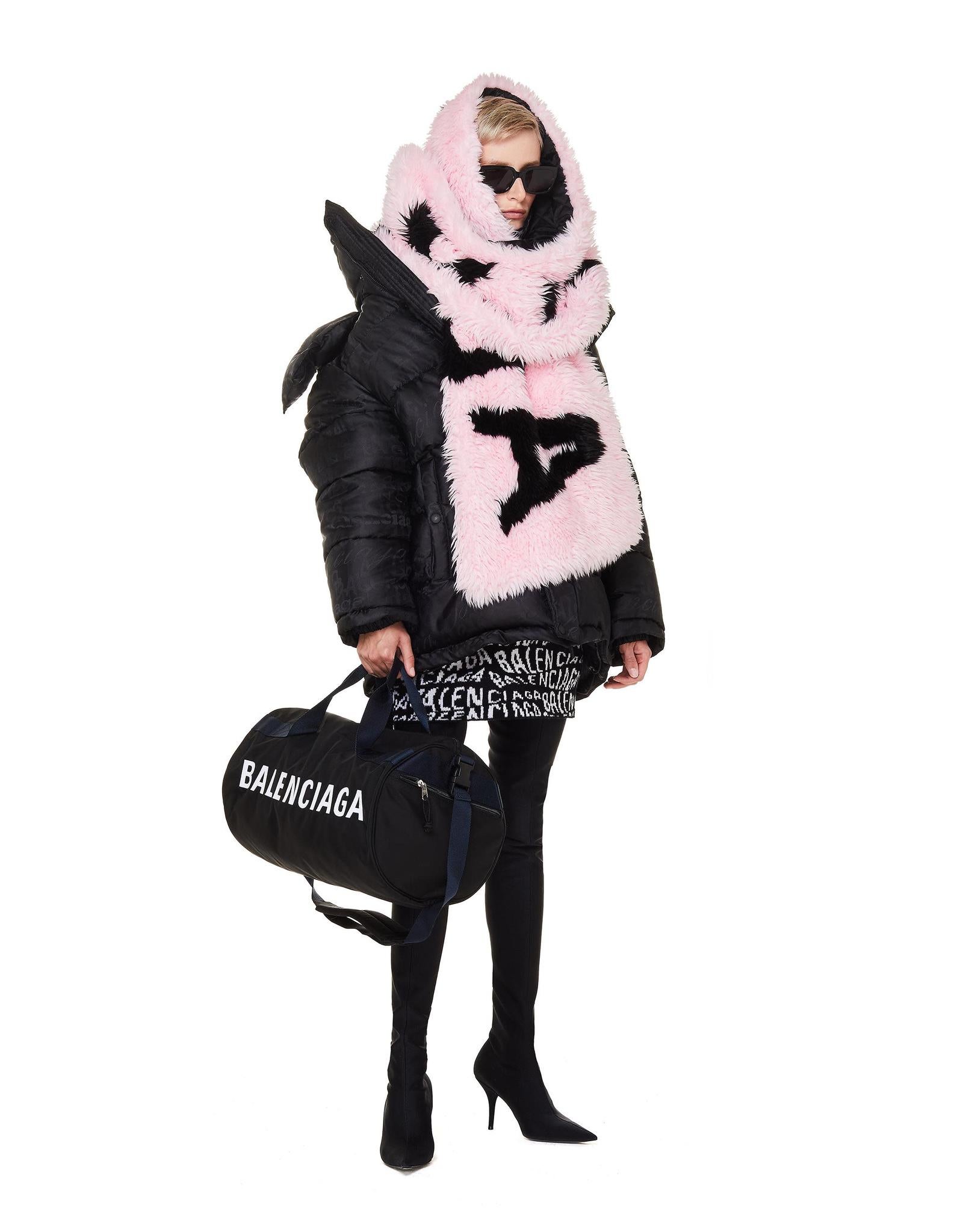 Oversized Balenciaga Faux Fur Logo Scarf, pink with hair plush fabric, two-tone, inner padding. 

COLOR: Pink/black
MATERIAL: 79% Modacrylic, 21% Polyester
ITEM CODE:  46699286EP
MEASURES H 40cm x W
