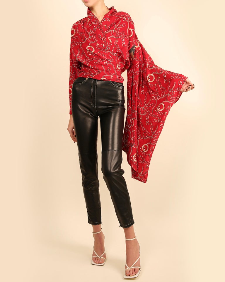 Volverse Anfibio Clan Balenciaga oversized silk red gold chain equestrian print wrap kimono blouse  top For Sale at 1stDibs | balenciaga blouse sale, balenciaga kimono,  balenciaga wrap shirt