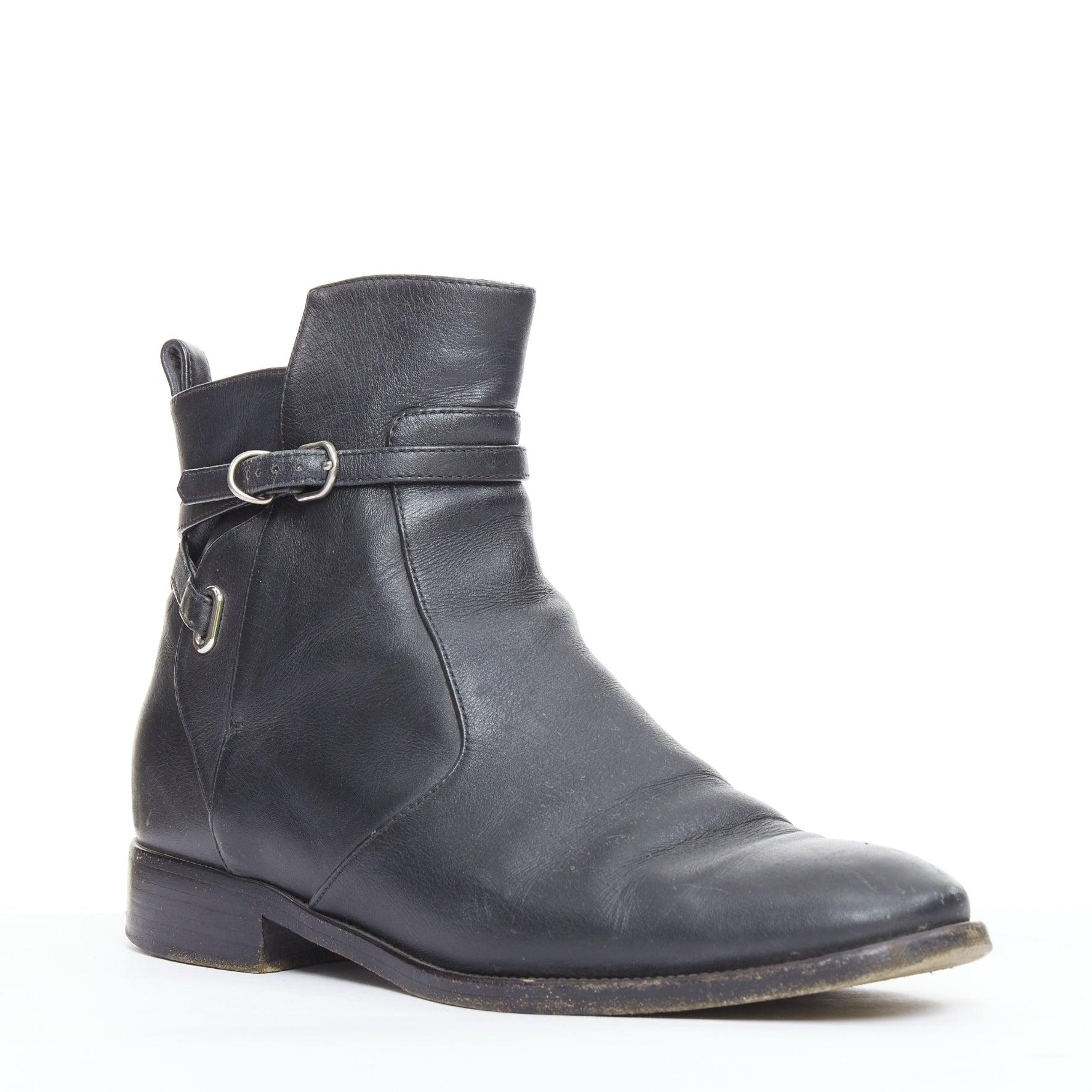 BALENCIAGA Papier Chelsea black leather silver buckles jodphur boots EU38
Reference: JACG/A00234
Brand: Balenciaga
Designer: Nicolas Ghesquiere
Model: Jodphur
Material: Leather
Color: Black, Silver
Pattern: Solid
Closure: Buckle
Lining: Black
