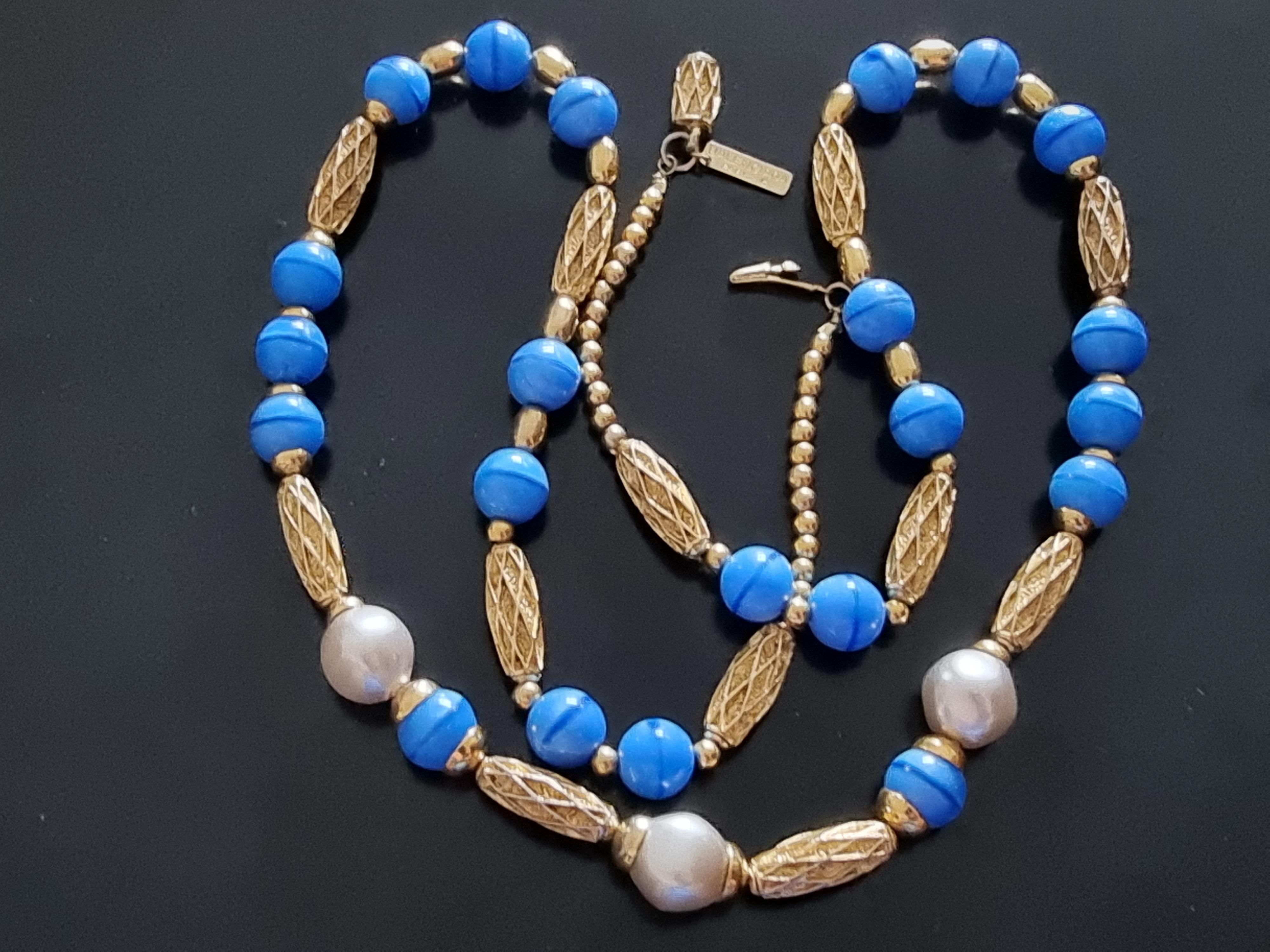 Sublime vintage NECKLACE,
in gilded metal adorned with glass beads,
by French haute couture designer BALENCIAGA,
sign,
total length 76 cm, weight 86 g,
good condition.


Born in a fishing village of Getaria, in the Spanish Basque Country, Cristóbal
