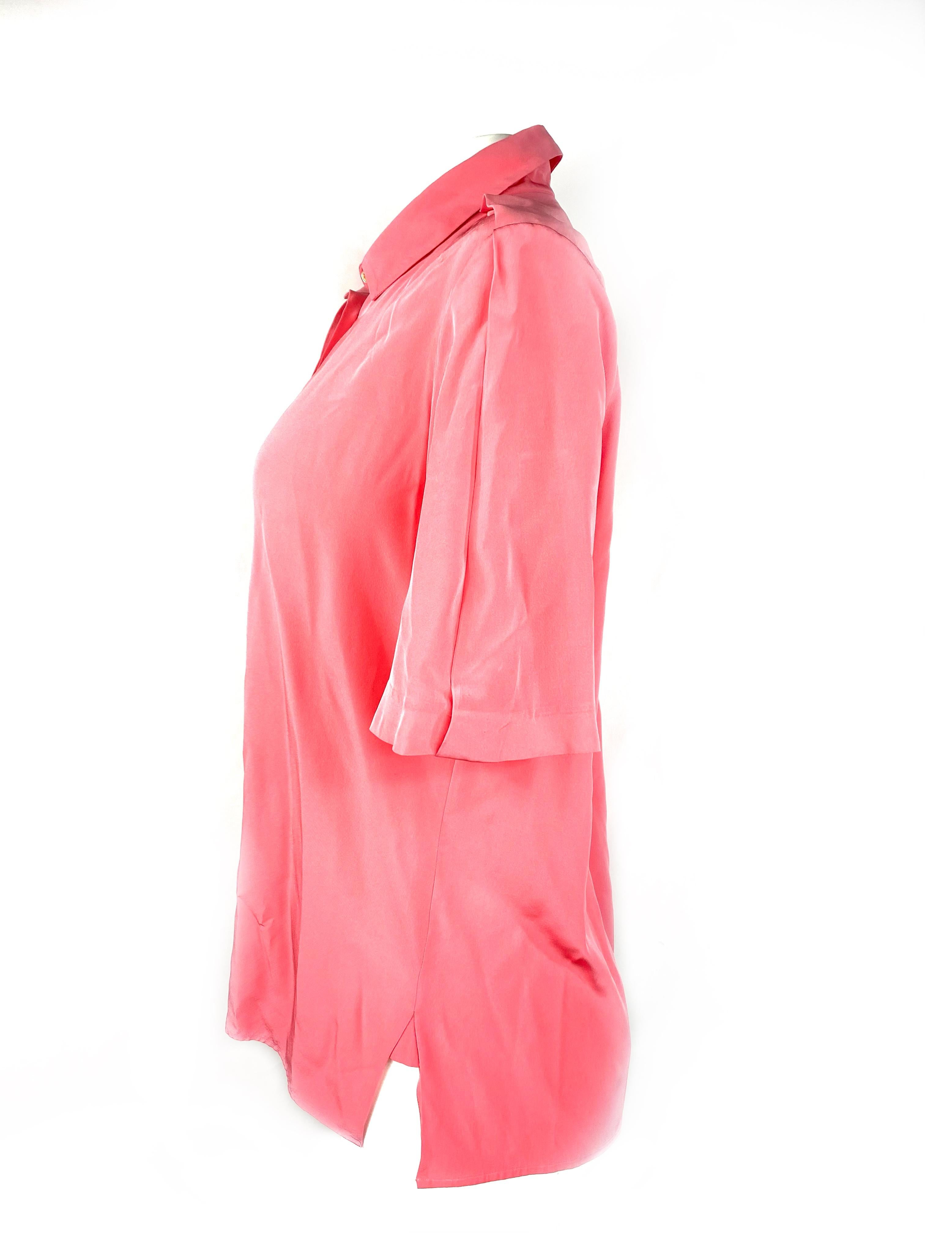 Product details:

Featuring pink silk, short sleeves, collar, button down with slit detail on the sides.
Made in Italy.