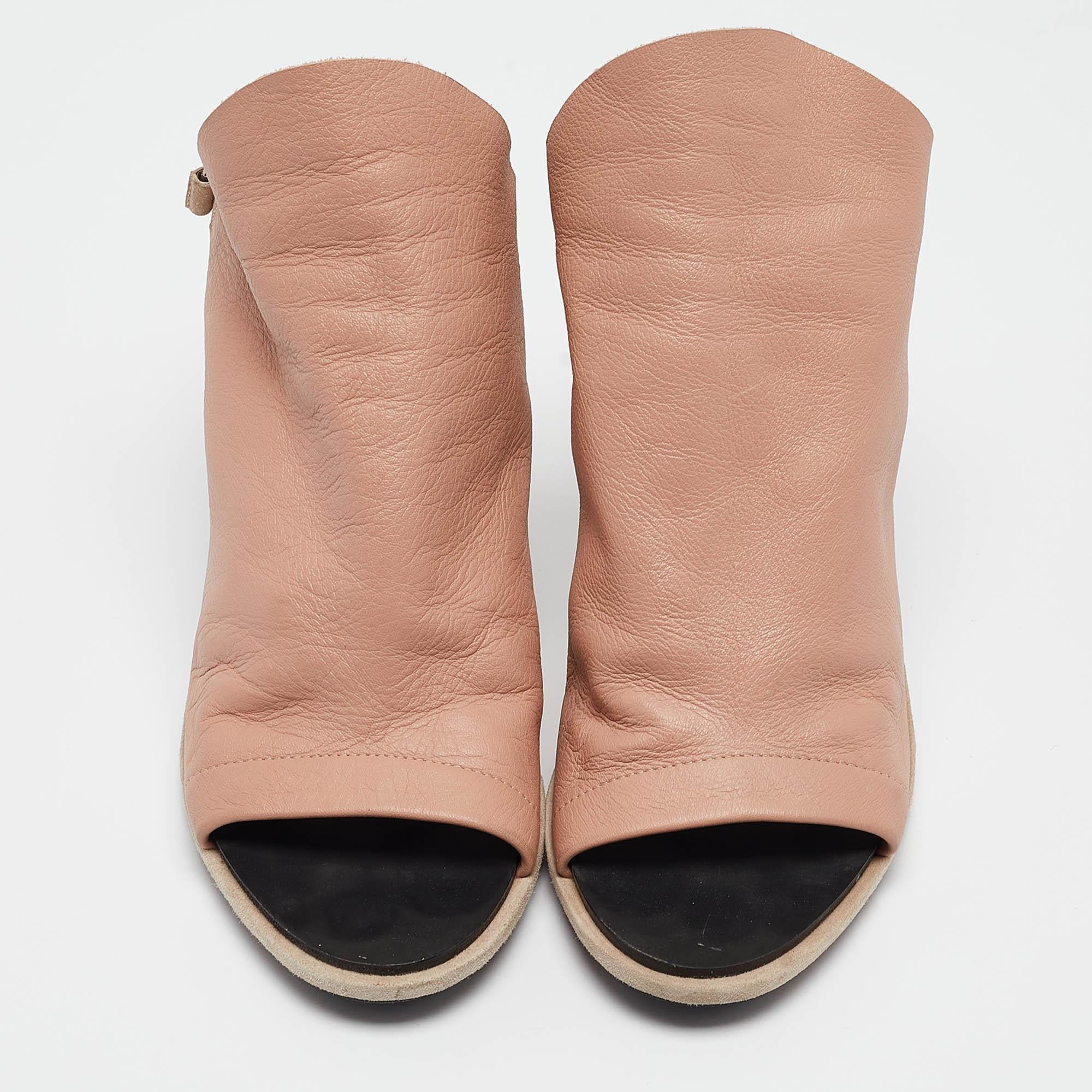 Marrone Balenciaga Sandali Glove in pelle e camoscio rosa/beige misura 41 in vendita