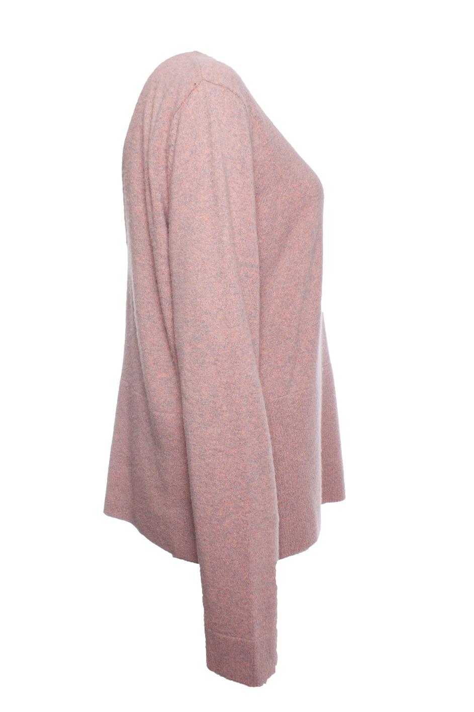 Balenciaga, Pink cashmere sweater. The item is in very good condition.

• CONDITION: very good condition 

• SIZE: FR42 - M/L

• MEASUREMENTS: length 66 cm, width 62 cm, waist 54 cm, shoulder width 47 cm,

arm length 74 cm

• MATERIAL: 100% cashmere
