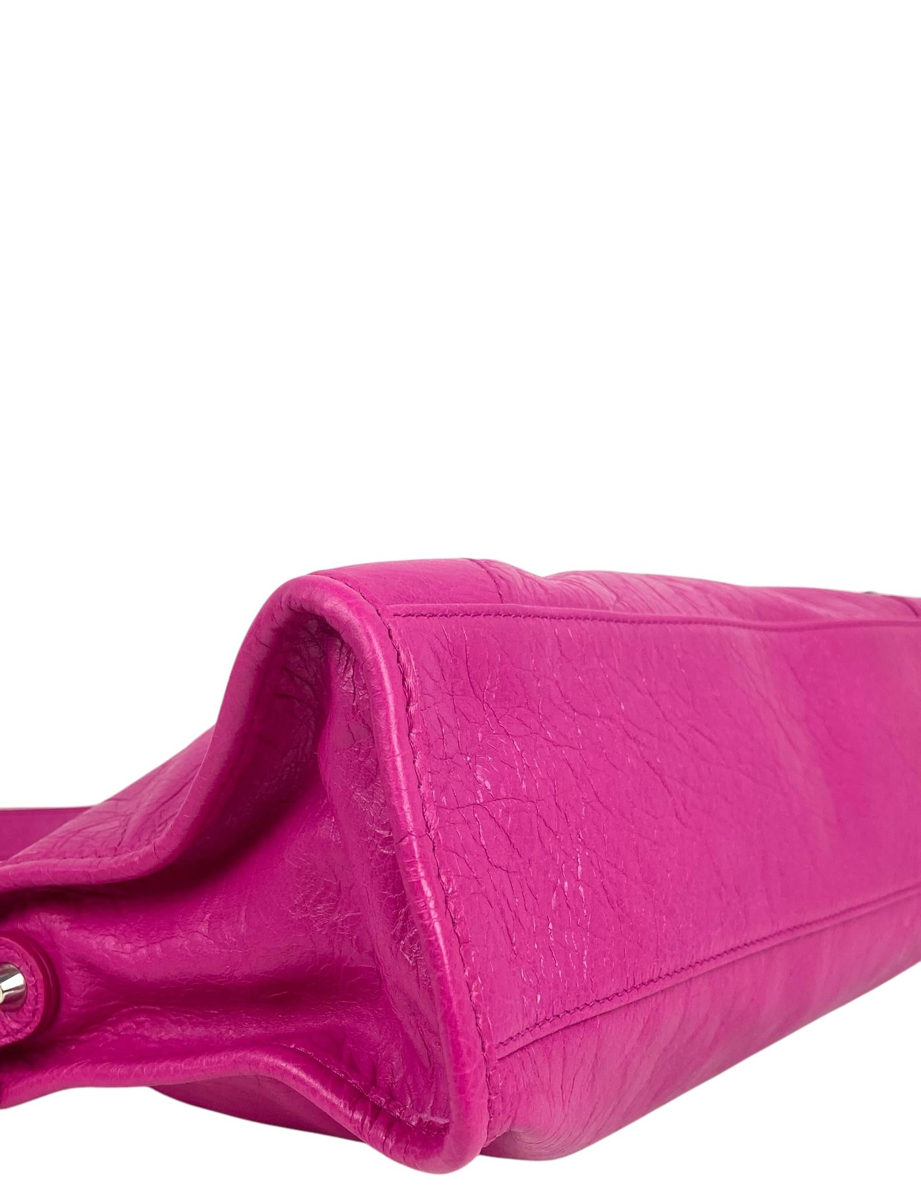 Balenciaga Borsa Le City piccola in pelle d'agnello rosa con tracolla in vendita 1