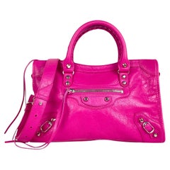 Balenciaga Bolso pequeño Le City de piel de cordero rosa con correa