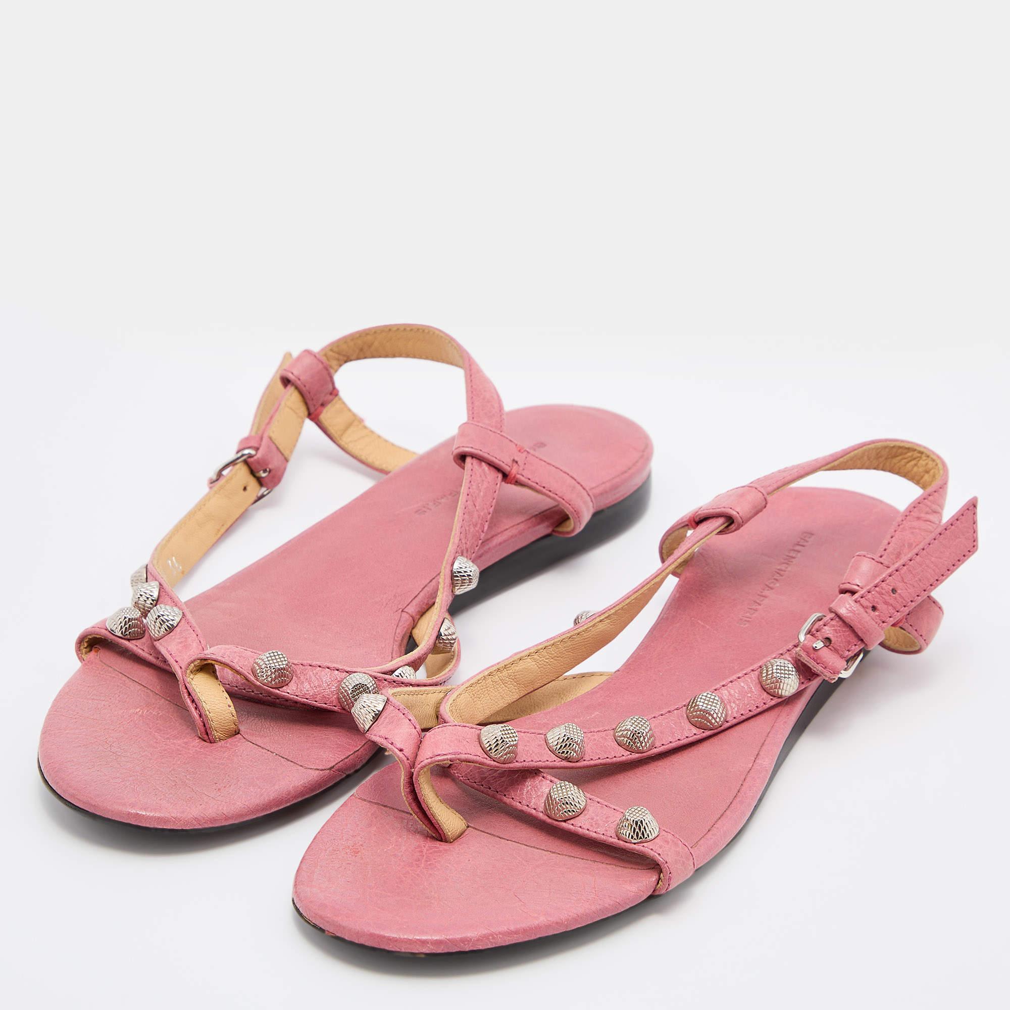 Wear these designer sandals to spruce up any outfit. They are versatile  chic  and can be easily styled. Made using quality materials  these sandals are well built and long lasting.