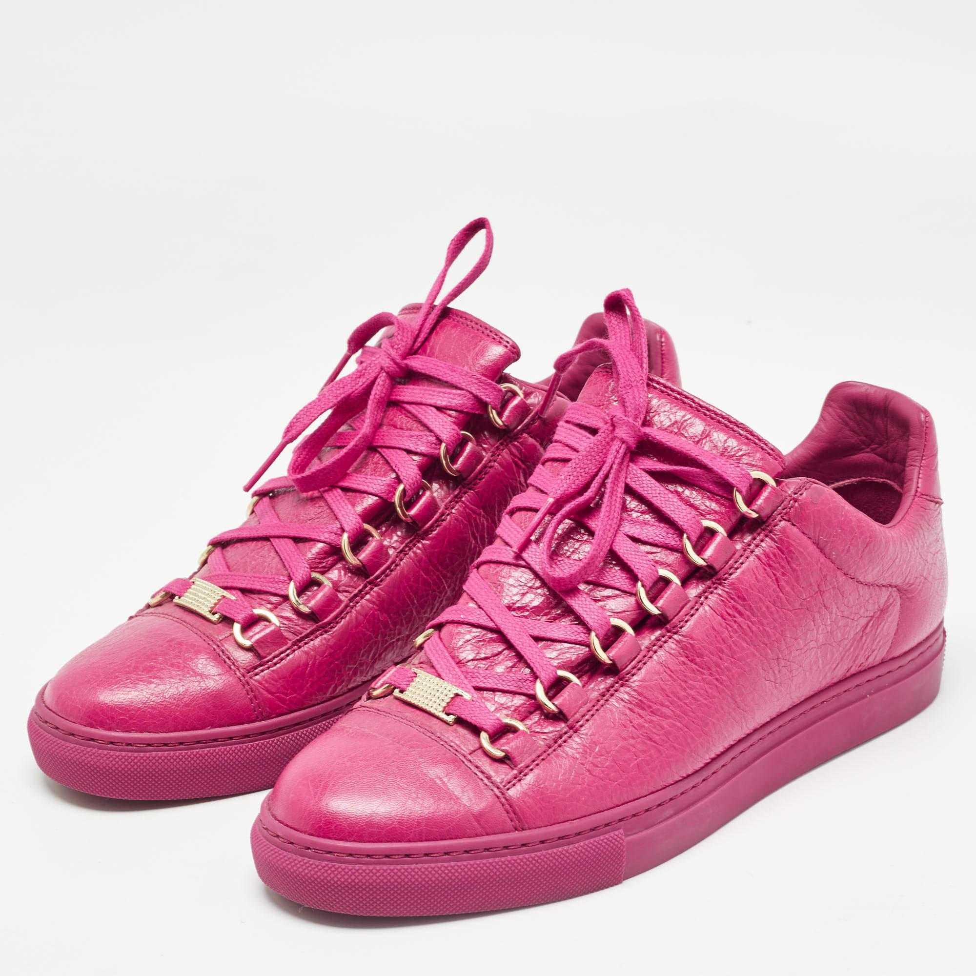 Coming in a classic silhouette these designer sneakers are a seamless combination of luxury comfort and style. These sneakers are designed with signature details and comfortable insoles.