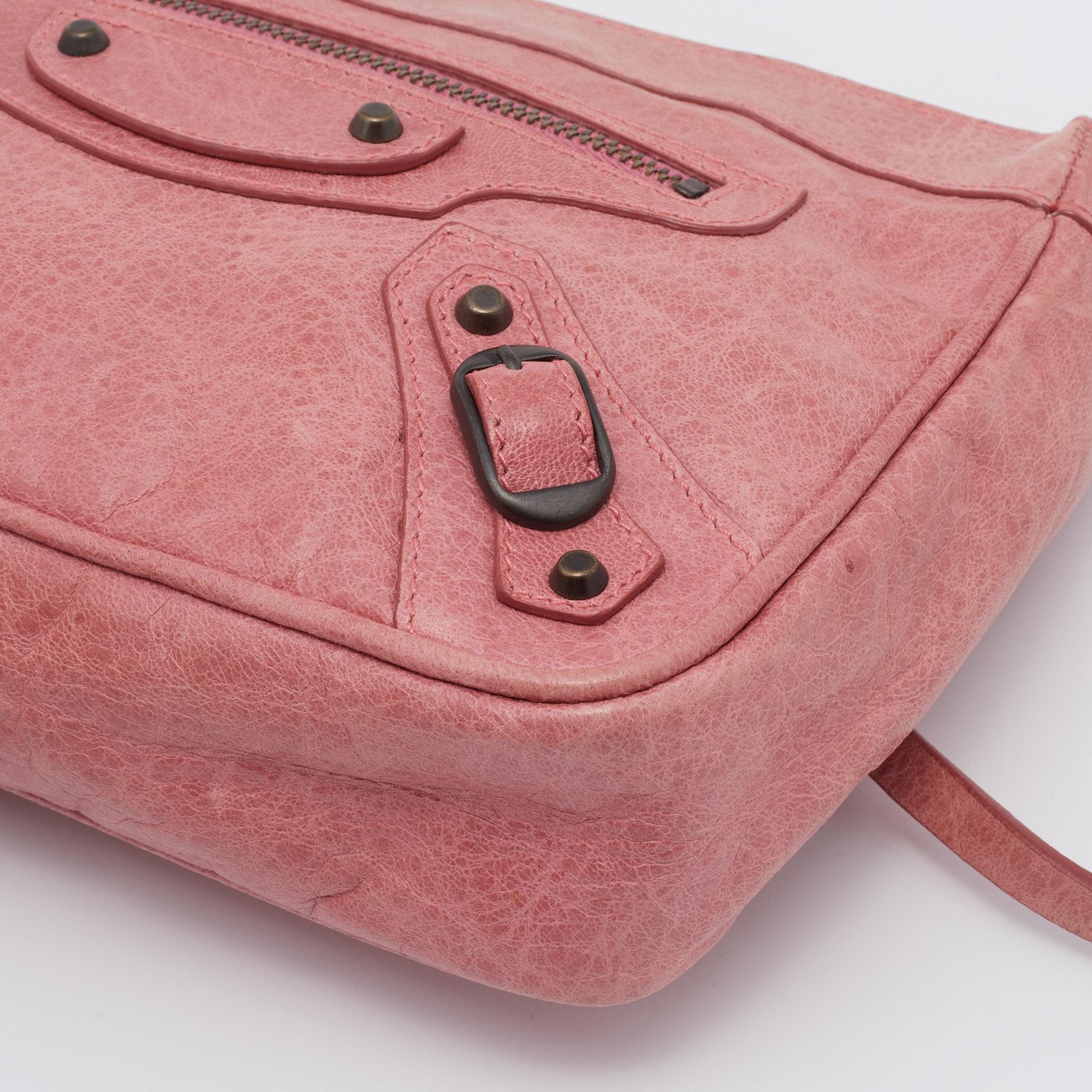 Balenciaga Pink Leather Classic Hardware Shoulder Bag In Good Condition In Dubai, Al Qouz 2