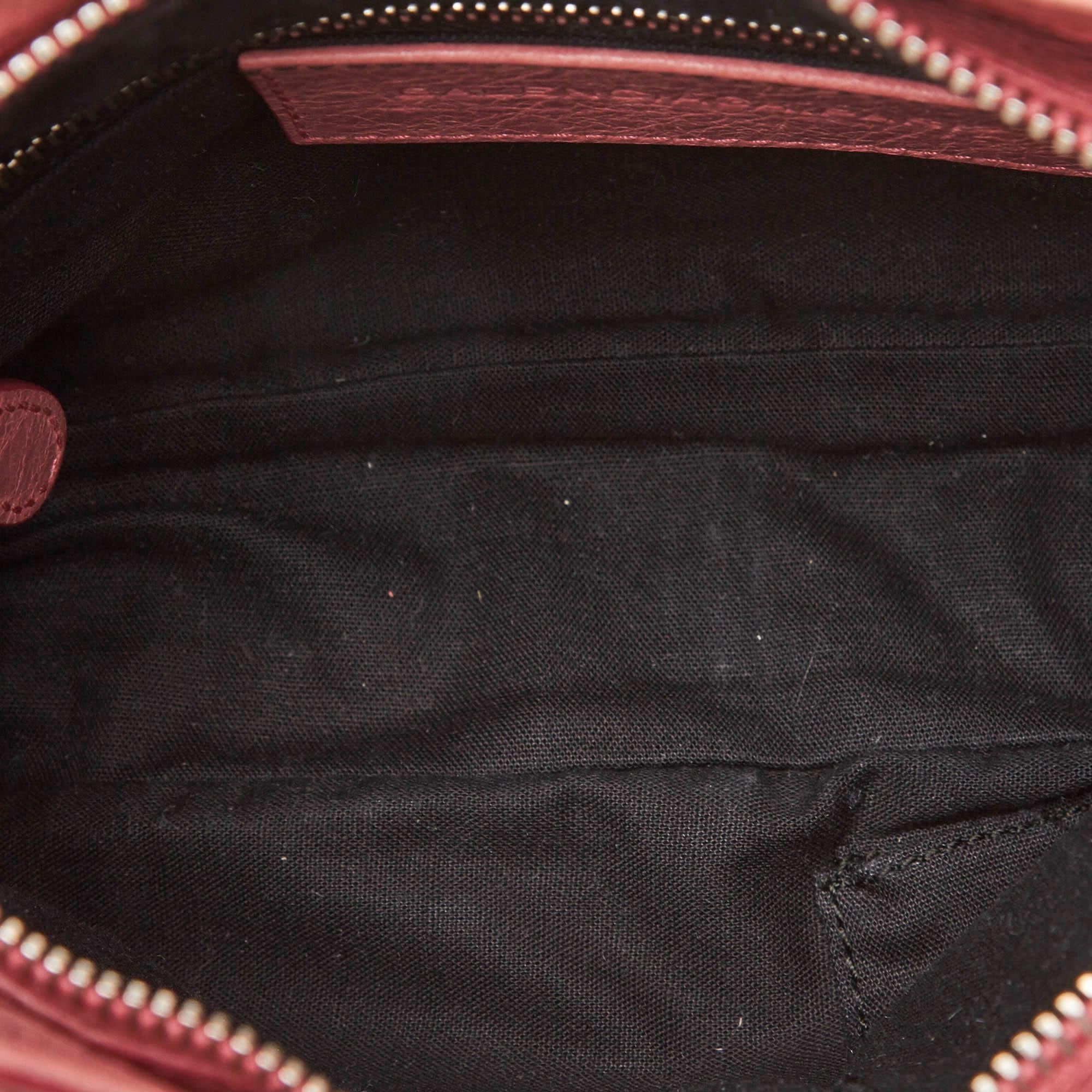 balenciaga hip ราคา