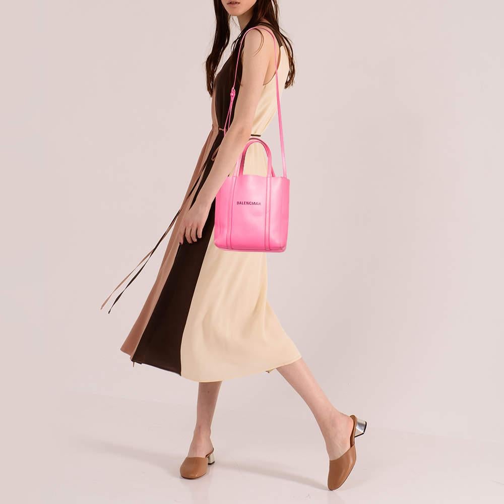 Created from high-quality materials, this tote is enriched with functional and classic elements. It can be carried around conveniently and its interior is perfectly sized to keep your belongings with ease.

Includes: Original Dustbag, Info Booklet,