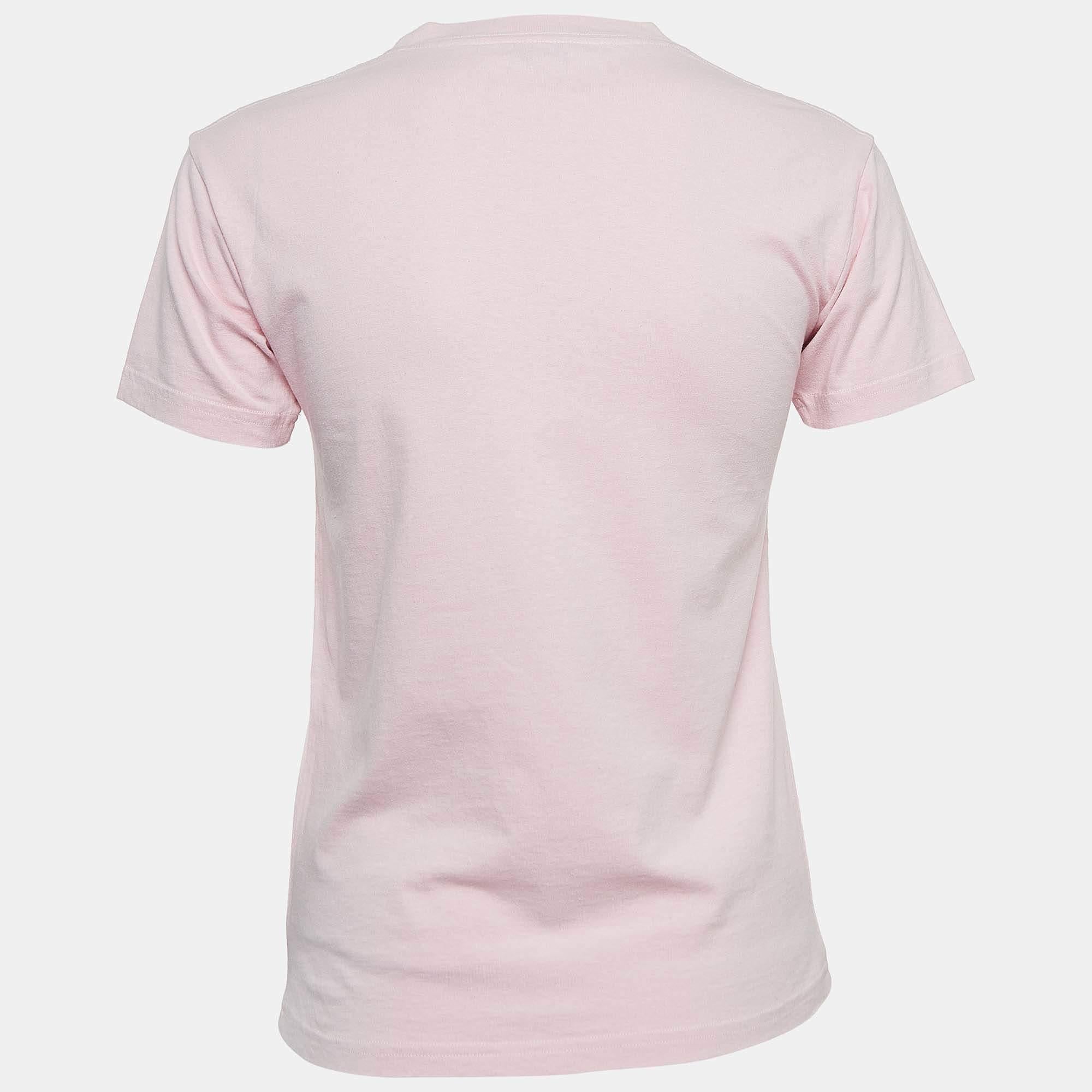 Obtenez le confort et le style décontracté adéquat avec ce T-shirt de créateur. Conçue pour être fiable et durable, cette création présente une encolure simple et des détails signature.