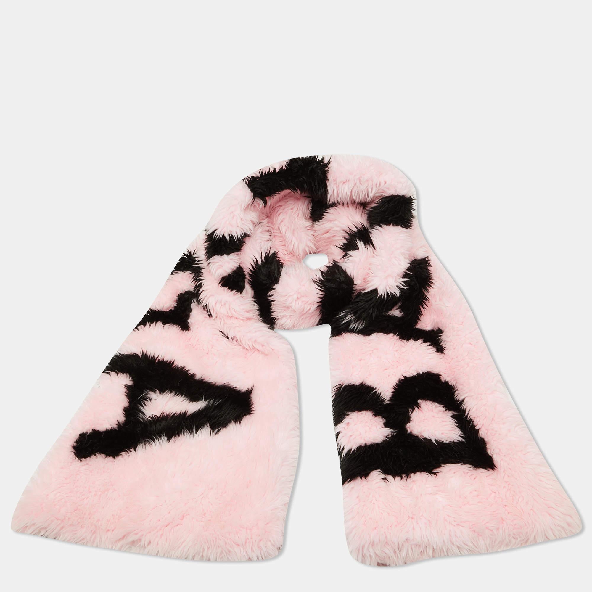 Balenciaga Pink Logo Printed Faux Fur & Quilted Detail Stole In Good Condition For Sale In Dubai, Al Qouz 2