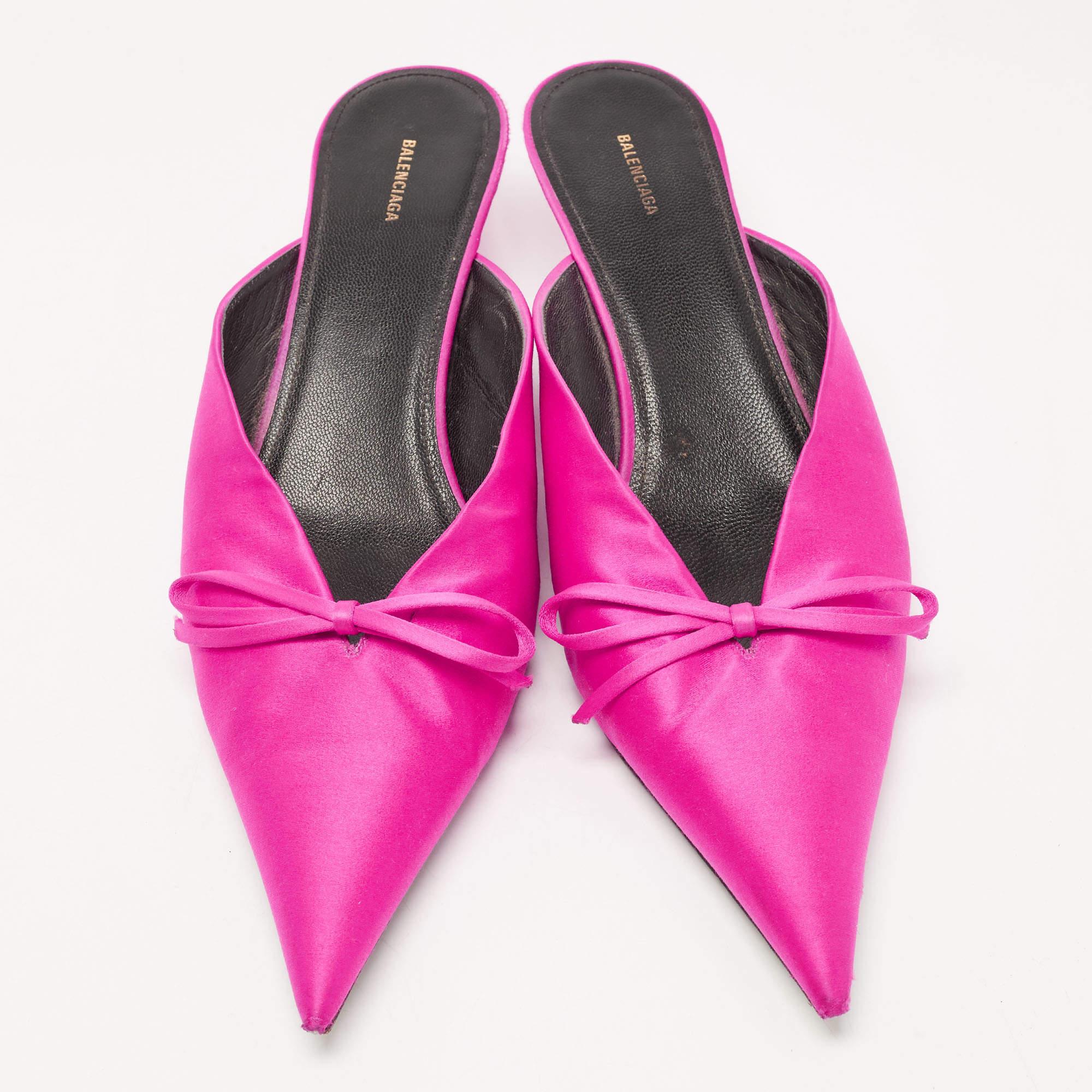 Sleek and sharp, this pair of Balenciaga mules will complement a variety of outfits in your wardrobe. The satin creation features a pink hue and a bow on the top. Elevated on 4.5cm heels, it will take your fashion statement a notch higher.

