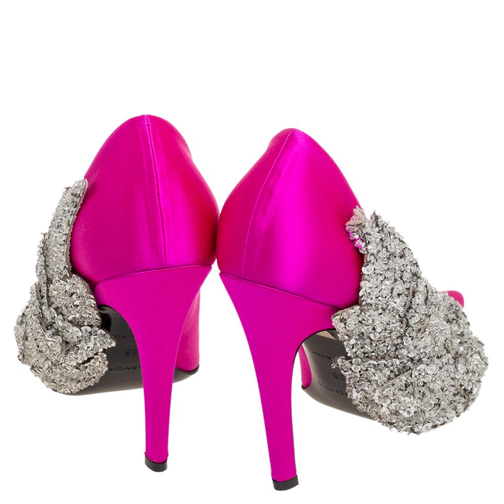 De las mujeres Balenciaga Bombas de raso rosa con adornos de cristal talla 38