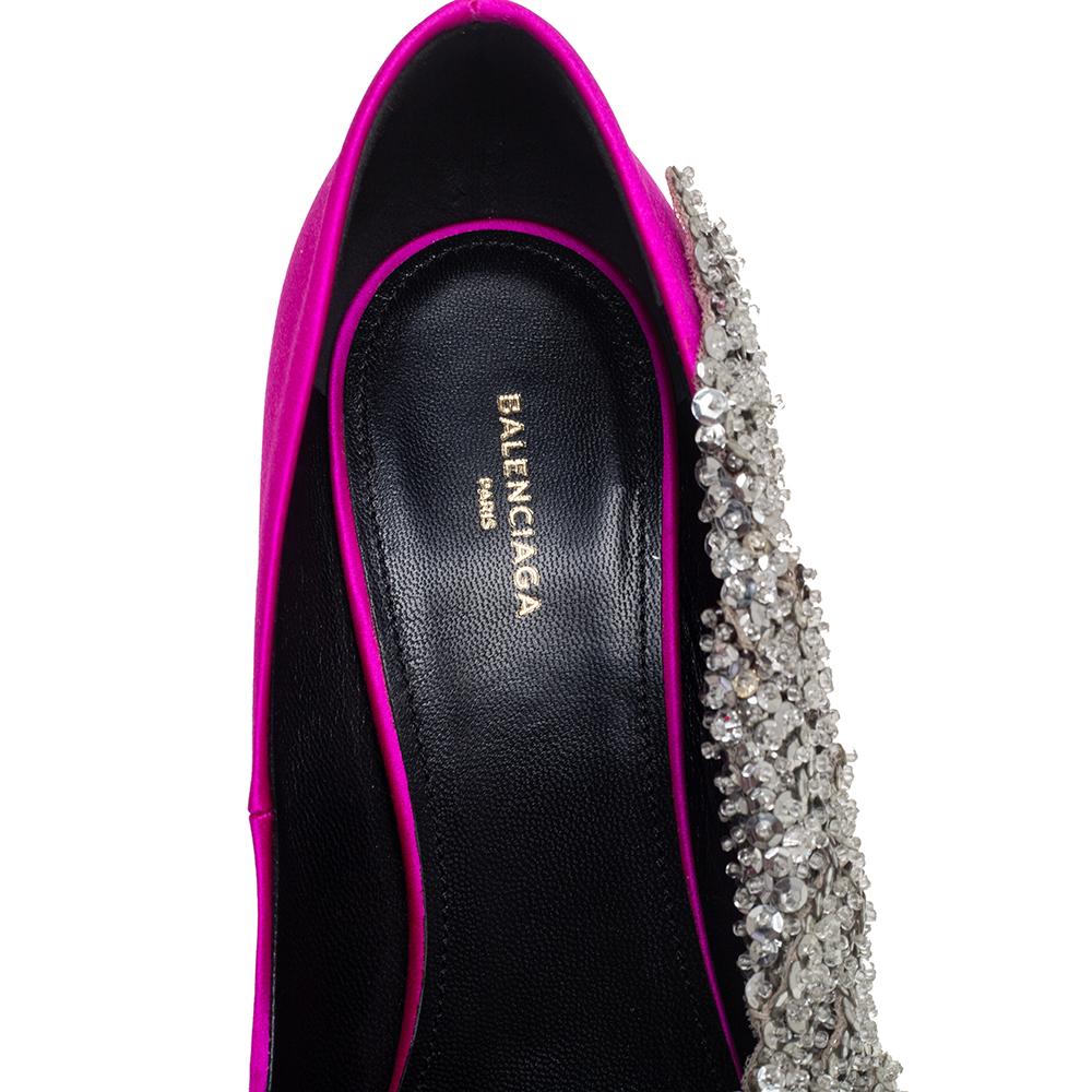 Balenciaga Bombas de raso rosa con adornos de cristal talla 38 1