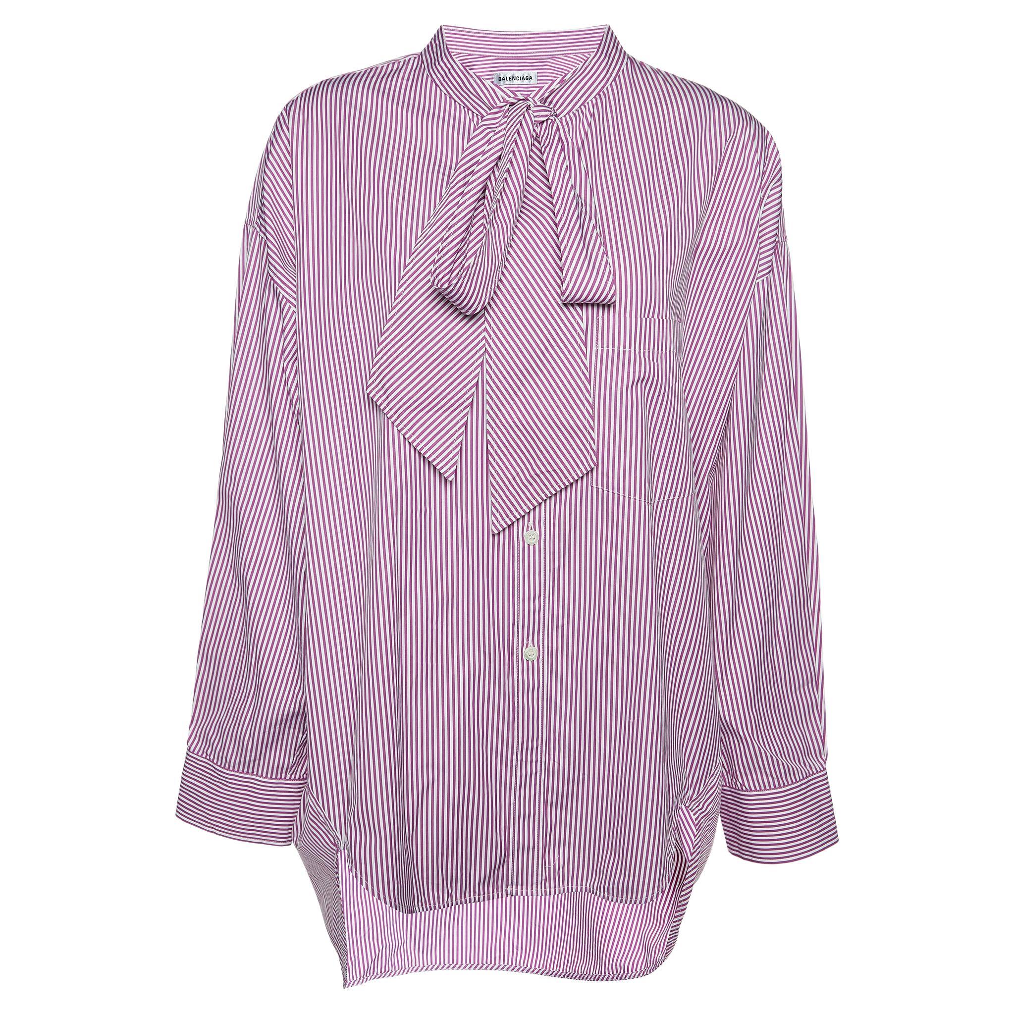 Balenciaga Rosa/Weiß gestreiftes Hemd aus Baumwolle mit Logodruck in Übergröße S im Angebot