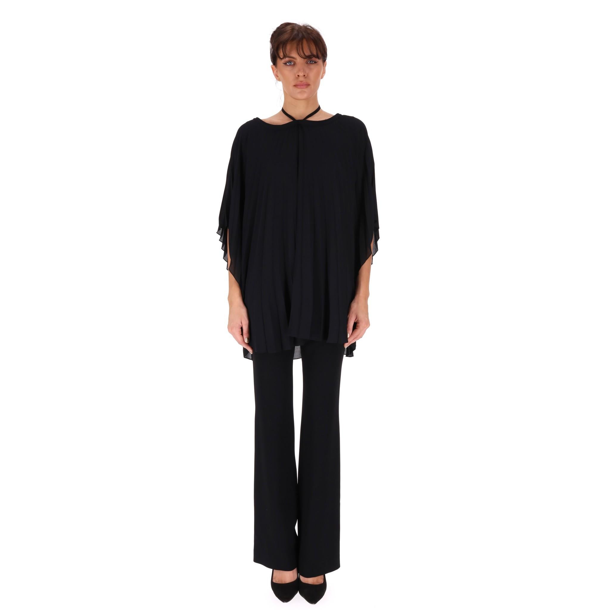 Balenciaga Pleated Flowy Top With Tie-Up Neck

Black flowy blouse with pleated design and tie-up neckline detail.

Rrp Approx. £1,250

Size – 34FR

Condition – Very Good

Composition – 100% Polyester