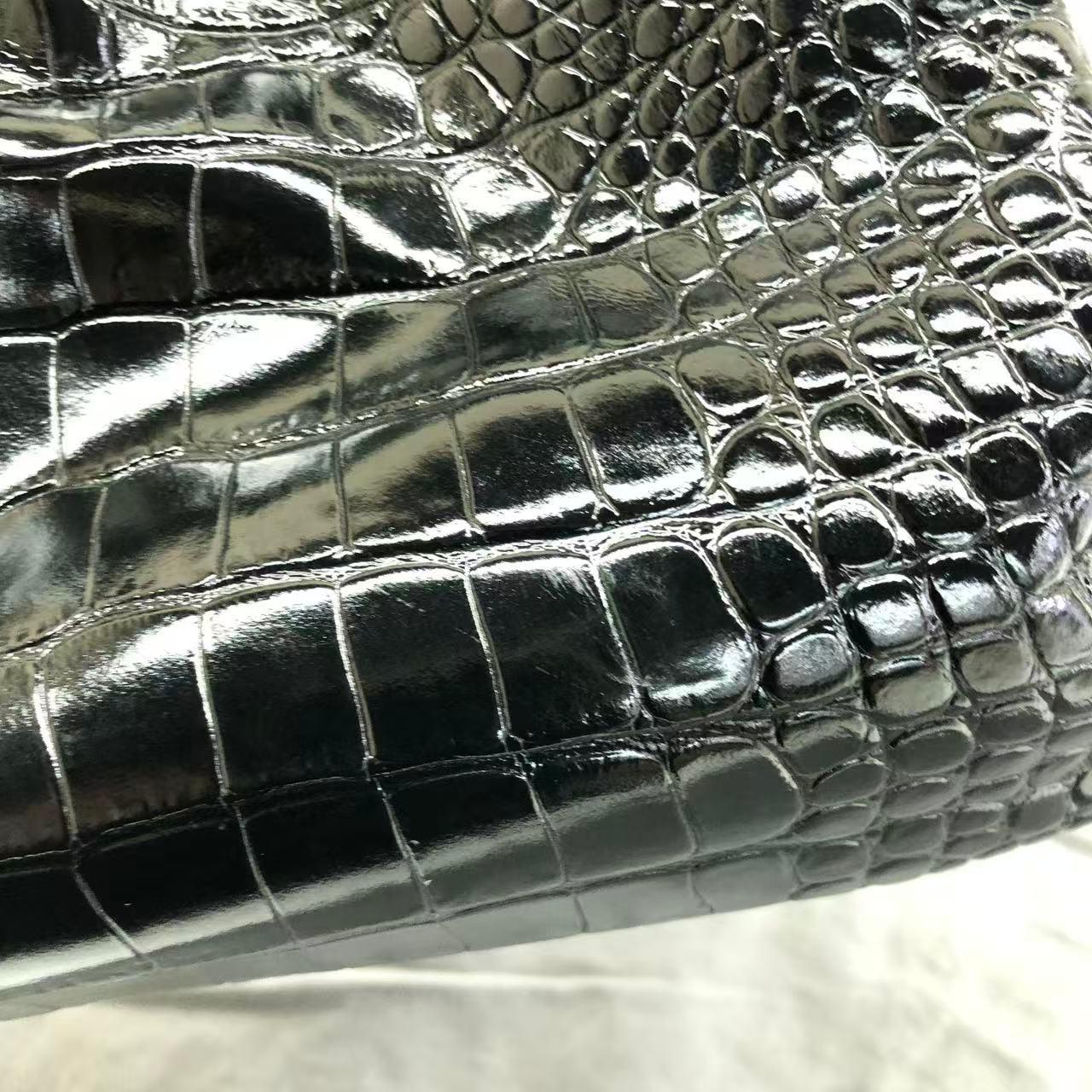 Balenciaga - Pochette en cuir de veau brillant à motif de crocodile noir avec bandoulière en vente 15