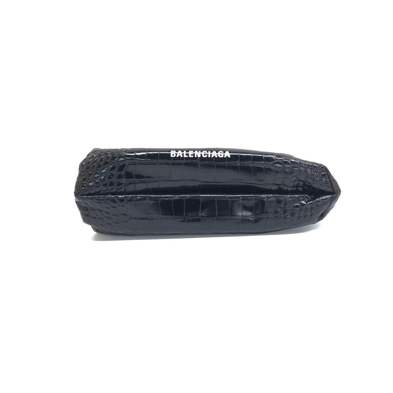 Balenciaga - Pochette en cuir de veau brillant à motif de crocodile noir avec bandoulière Pour femmes en vente