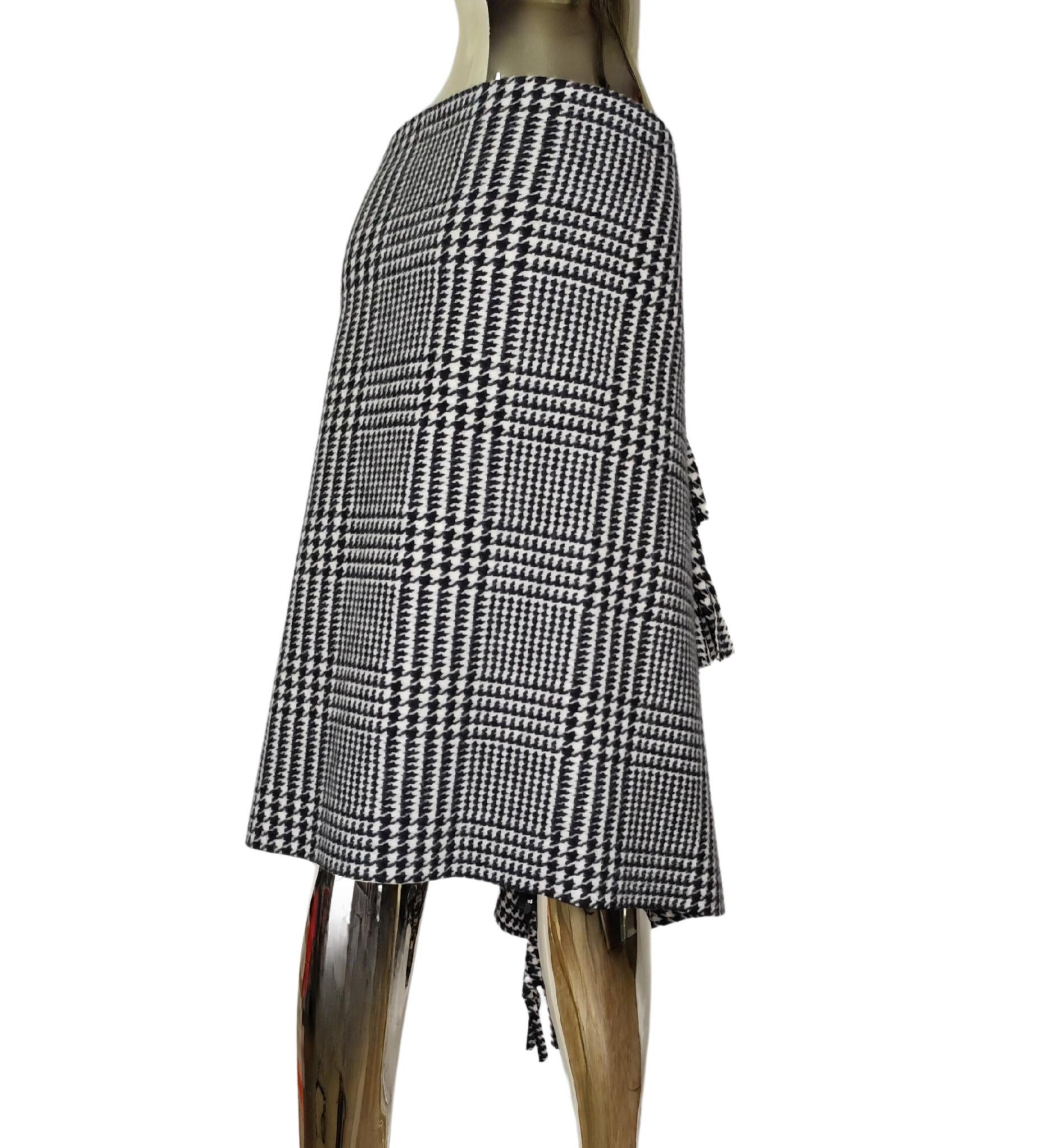 Balenciaga pre-fall 2018 tartan fringed skirt In Good Condition For Sale In Milano, IT