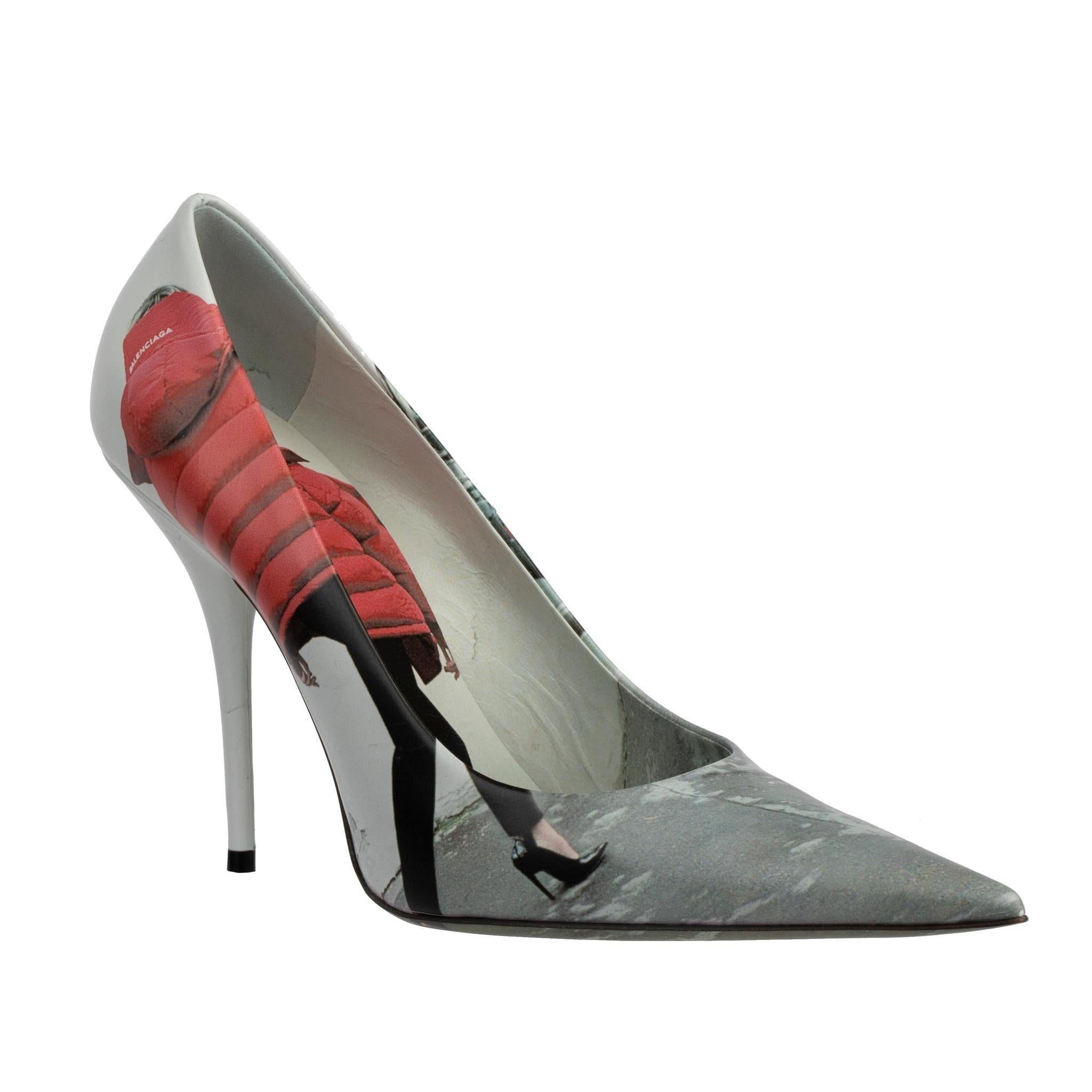 Marque :

Balenciaga

Produit :

Escarpins en cuir imprimé

Taille :

40 Fr

Couleur :

Gris et imprimé multicolore

Talon :

11.5 Cm

Matériau :

Cuir lisse

Condit :

Pristine ; jamais porté

Accompagné de :

Boîte Balenciaga, deux sacs à