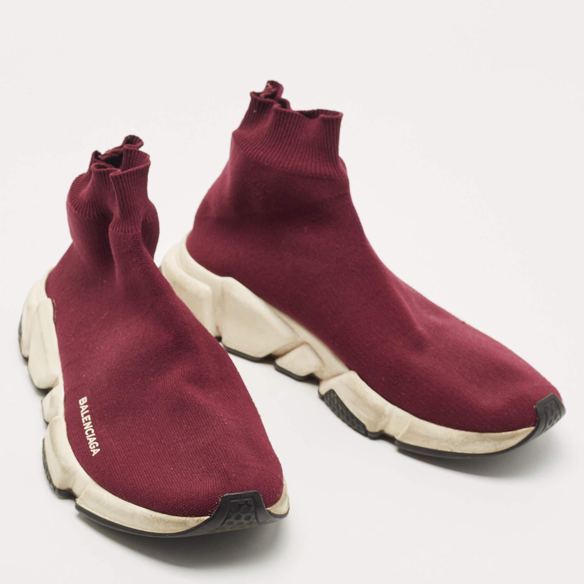 Coming in a cool silhouette, these designer sneakers are a seamless combination of luxury, comfort, and style. These sneakers are designed with signature details and comfortable insoles.

