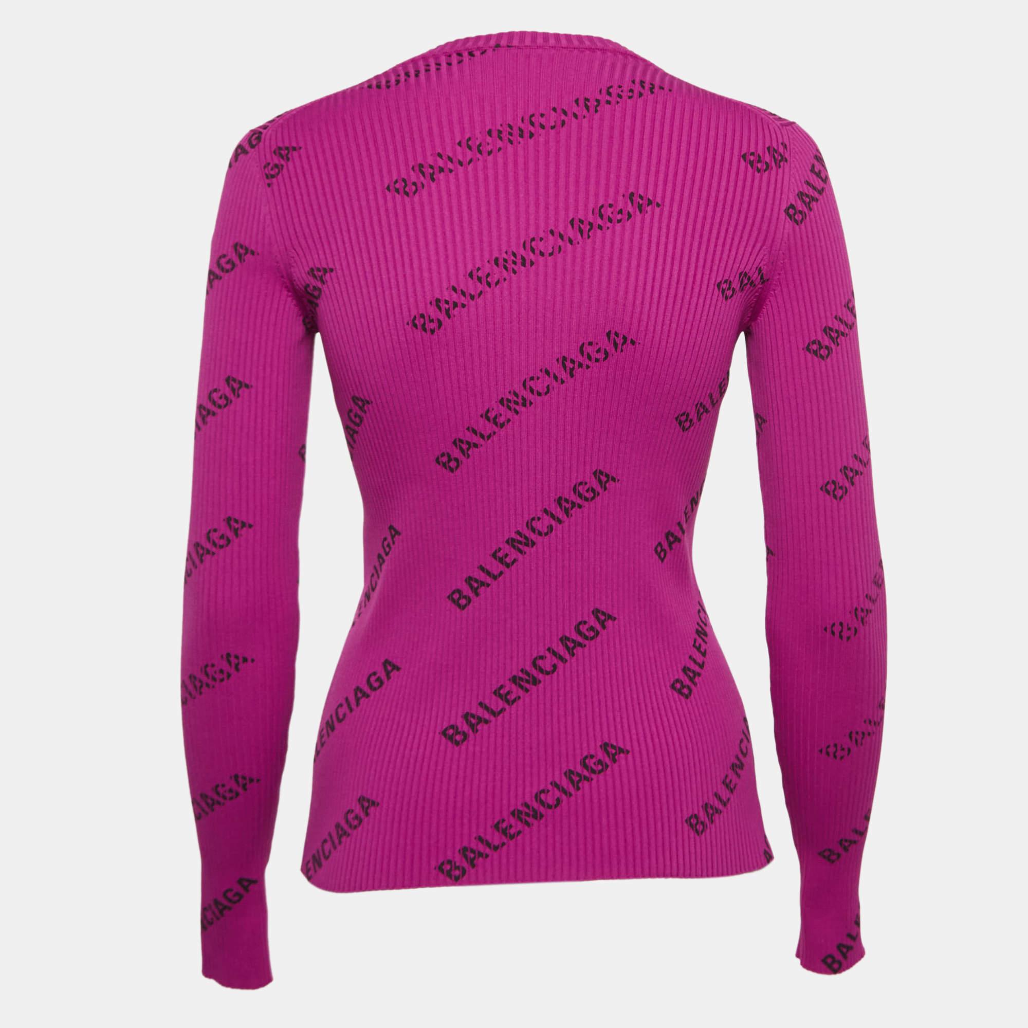 Perfect for casual outings or errands this T shirt is the best piece to feel comfortable and stylish in. It flaunts a catchy shade and a relaxed fit.