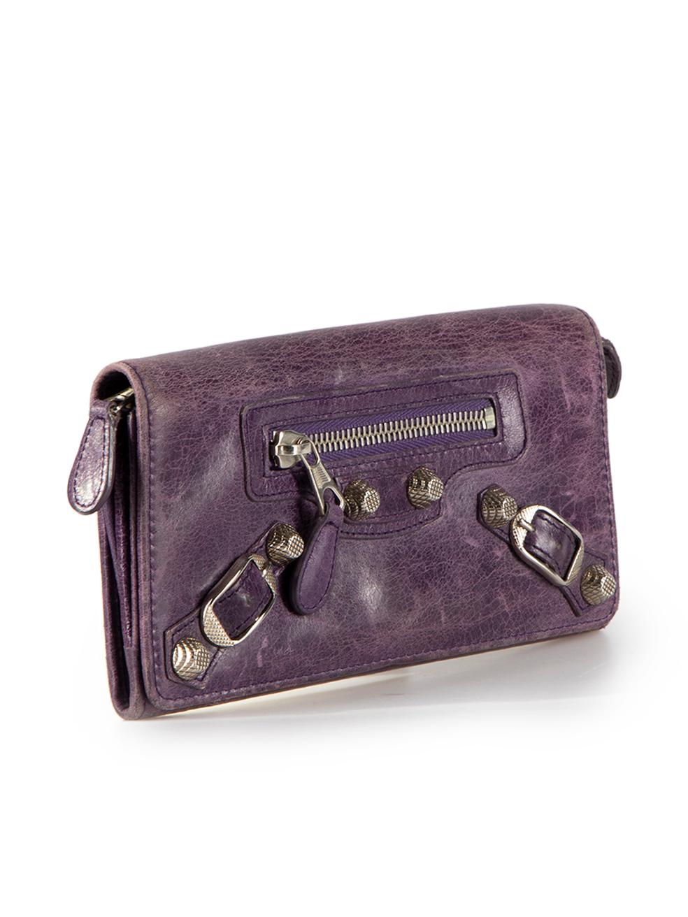 CONDITION is Good. General wear to clutch is evident. Moderate signs of wear to overall leather with scuff marks and scratches to outer corners and over front flap on this used Balenciaga designer resale item.
 
Details
Giant 12
Purple
Raisin