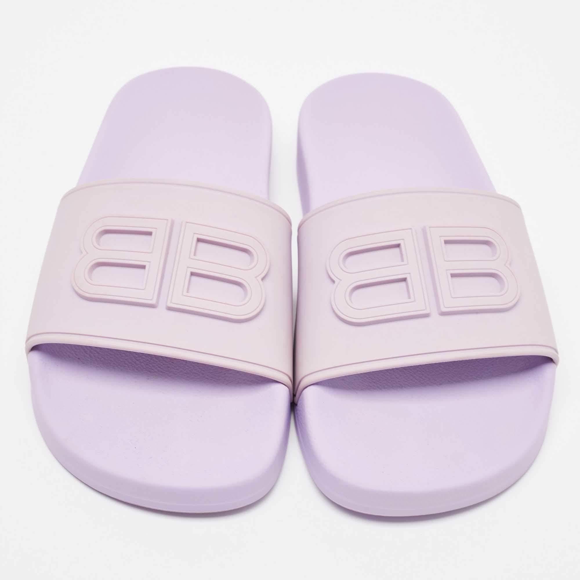 Balenciaga's rubber slides for women have the BB branding on the uppers. They're perfect for the beach, vacation days, or everyday use.

