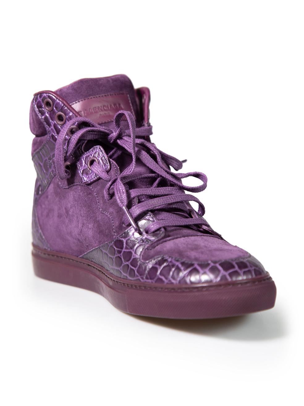 CONDITION is Very good. Minimal wear to the shoes is evident. Minimal wear to the sides and back is seen with abrasion marks and the internal lining is seen with creasing of the leather on this used Balenciaga designer resale item. This item comes