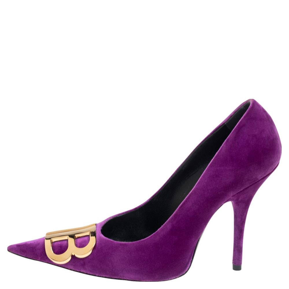 Flaunt high style with every step, and fetch admiring gasps your way every time you step out wearing these pumps from Balenciaga. The pumps carry a purple velvet exterior and they are made whole with pointed toes, gold-tone BB motif on the vamps,