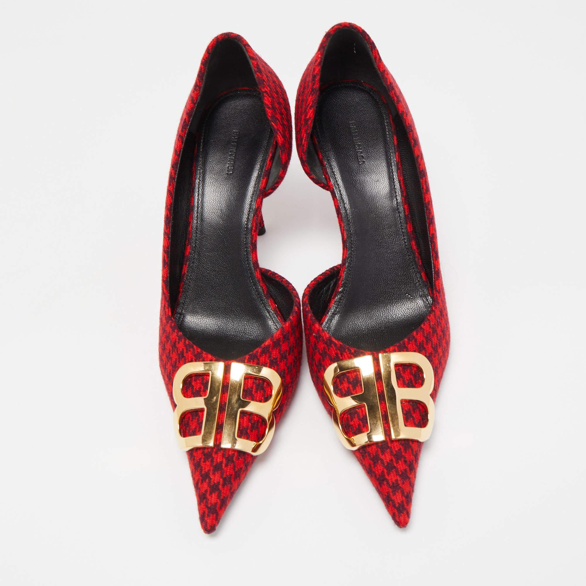 Exuding femininity and elegance, these pumps feature a chic silhouette with an attractive design. You can wear these pumps for a stylish look.

Includes: Original Dustbag, Original Box, Extra Heel Tips

