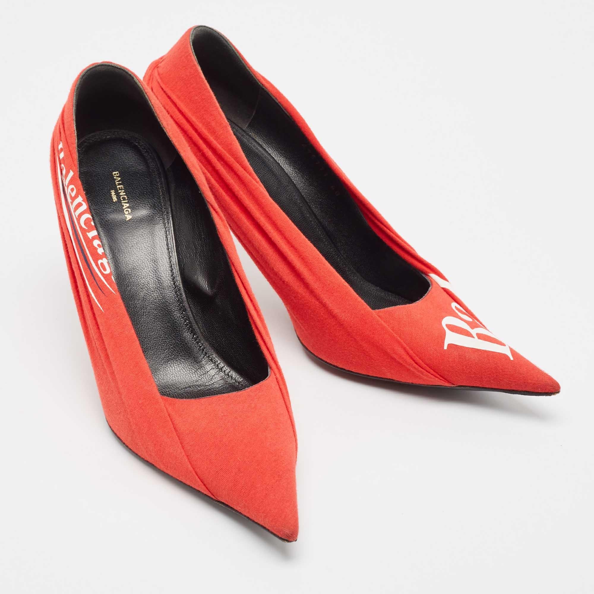 Balenciaga Pumps in pelle e tessuto con logo rosso/nero Taglia 40 In condizioni buone in vendita a Dubai, Al Qouz 2