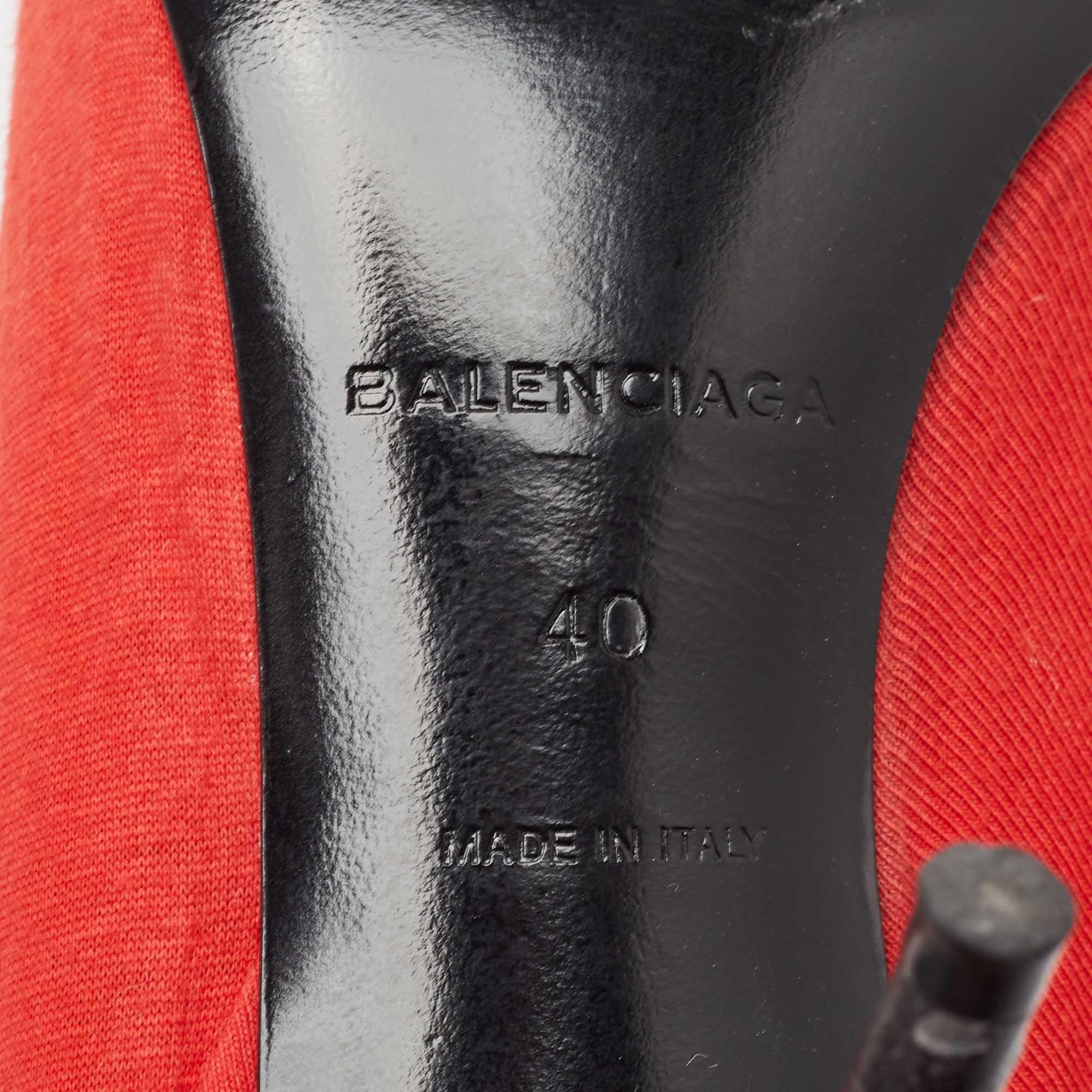 Balenciaga Pumps in pelle e tessuto con logo rosso/nero Taglia 40 in vendita 2