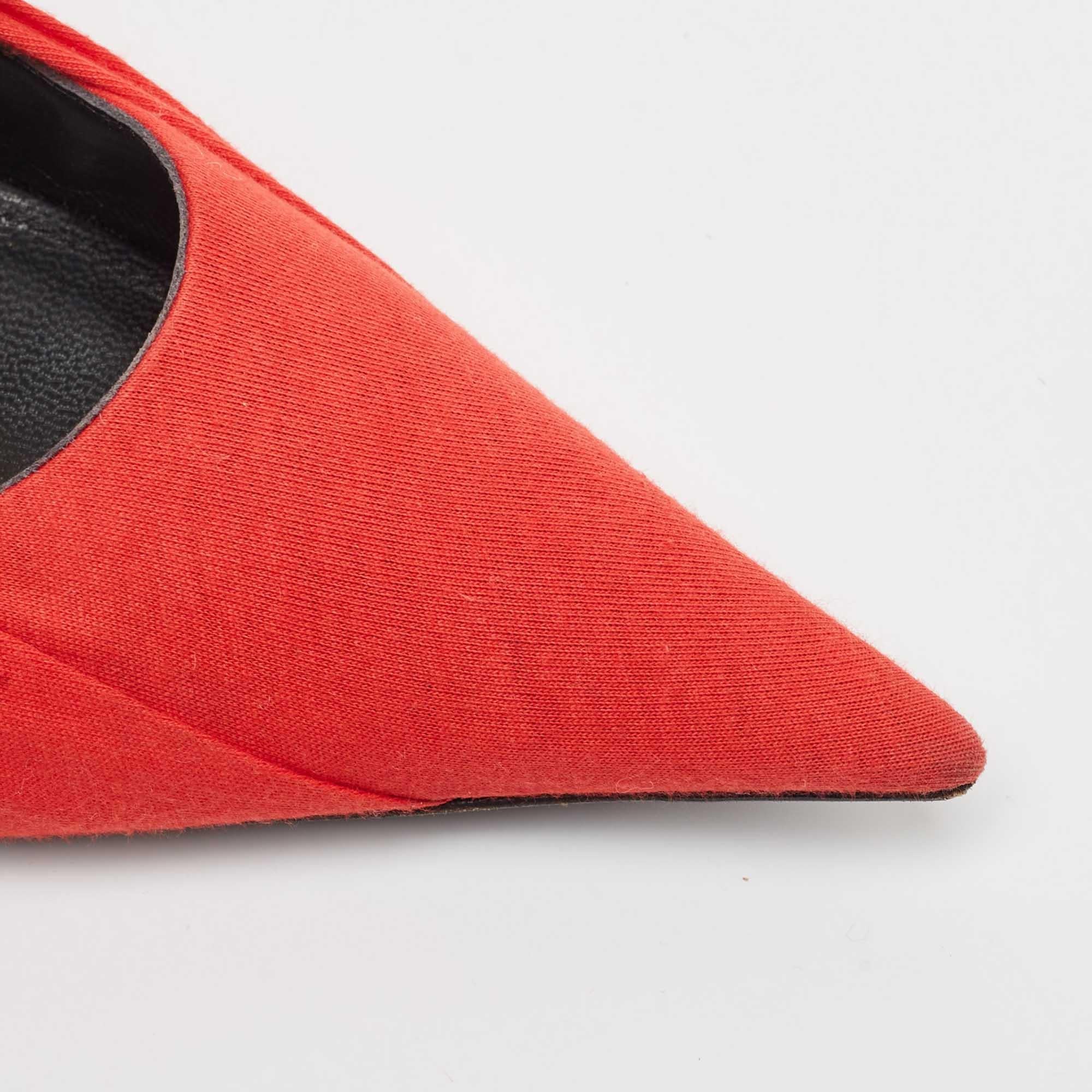 Balenciaga Pumps in pelle e tessuto con logo rosso/nero Taglia 40 in vendita 3