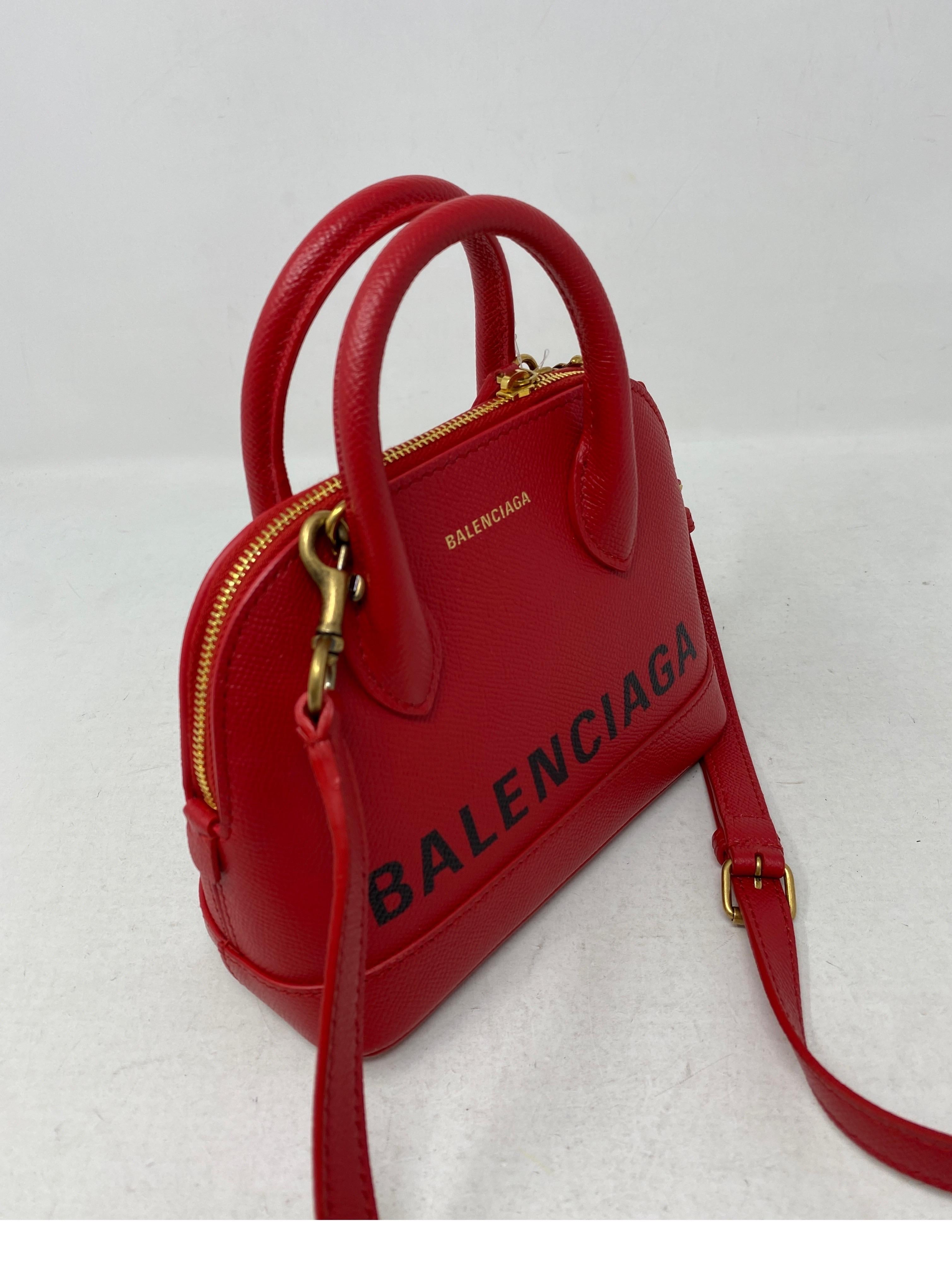Balenciaga Rote Mini-Tasche aus Leder im Zustand „Hervorragend“ in Athens, GA