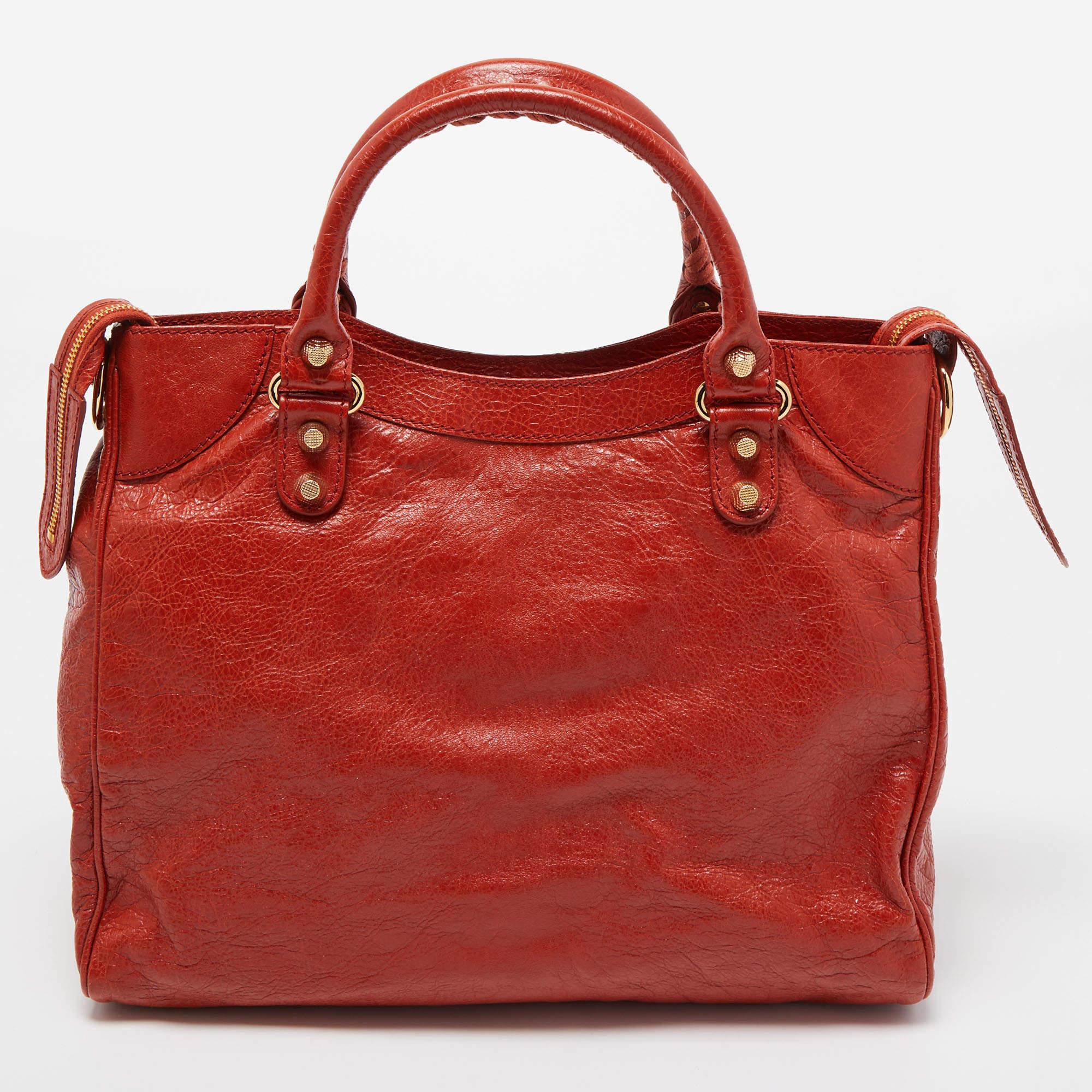 Balenciaga is known for its finely made products and the City bags are one of them. Effortless and stylish, this leather bag will be your go-to for multiple occasions. It has the signature details of buckles, studs, and the front zipper. Two top