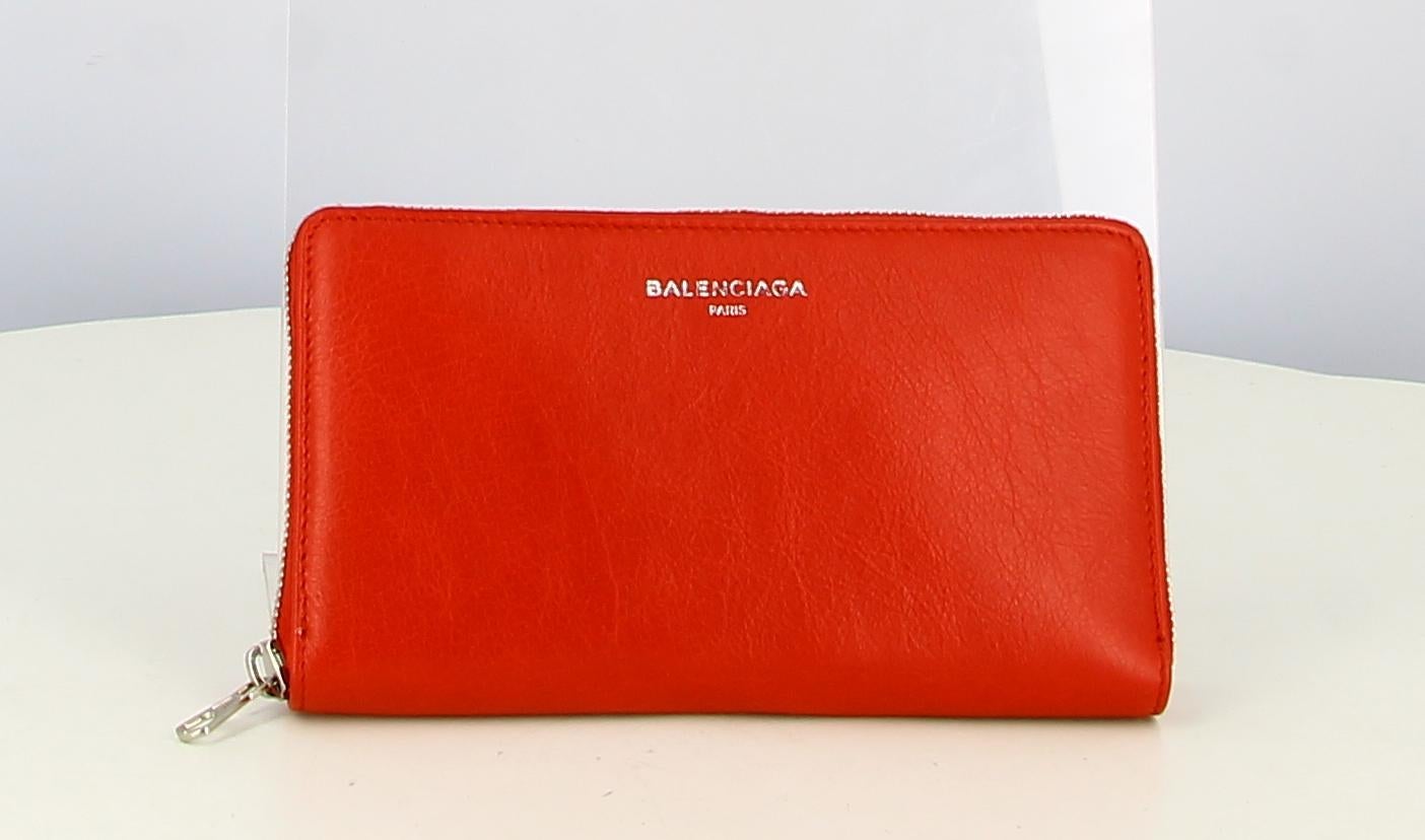 Balenciaga Red Leather Wallet 

- Very good condition. Shows no signs of wear over time.
- Balenciaga Wallet 
- Red leather 
- Clasp: Silver zip
- Logo on front 
- Inside: Several inside pockets