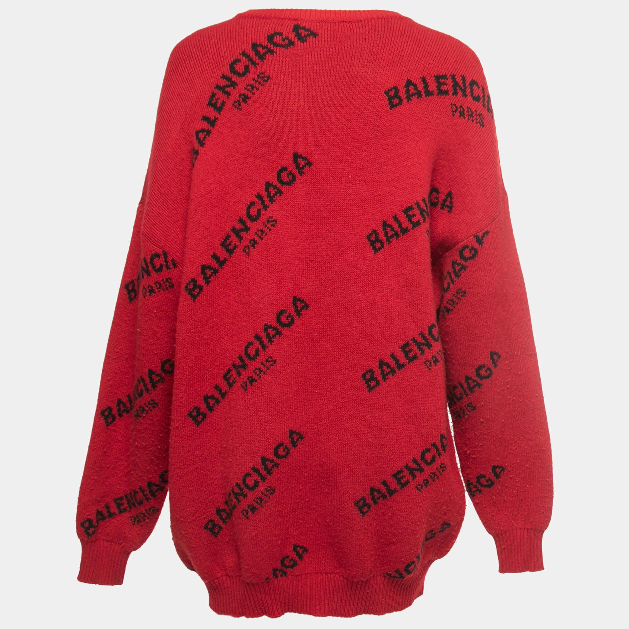 This jumper from the house of Balenciaga is perfect for your casual wear. It is made from quality fabric to give you immense comfort.

