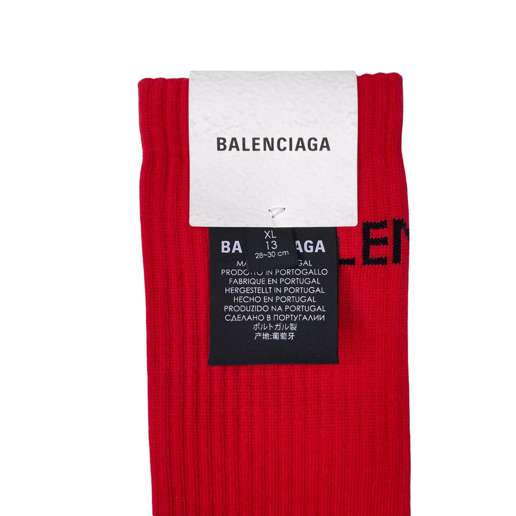 Rouge Balenciaga - Chaussures de tennis à logo rouge (extrêmement grandes) en vente