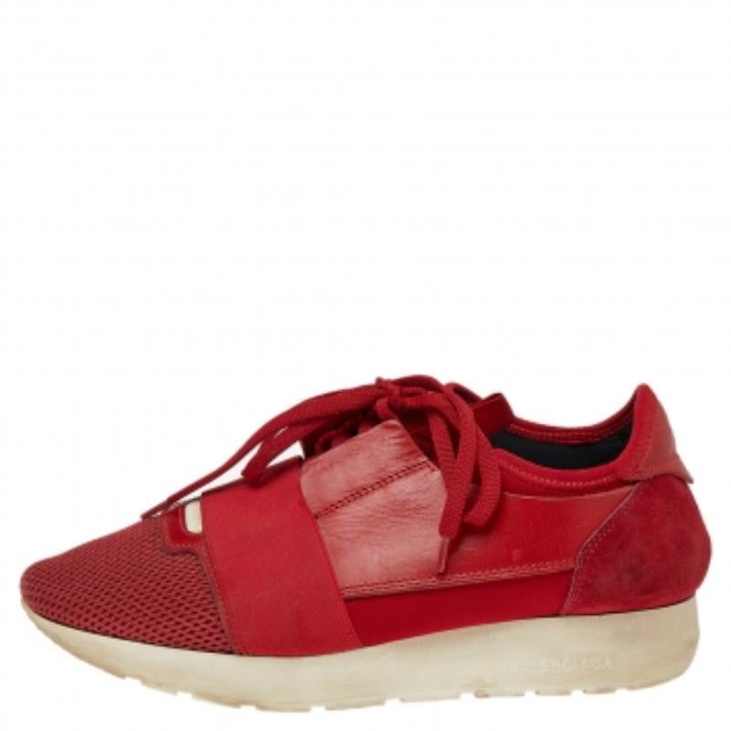 Rouge Baskets de course Balenciaga rouges en maille, cuir et daim, taille 38