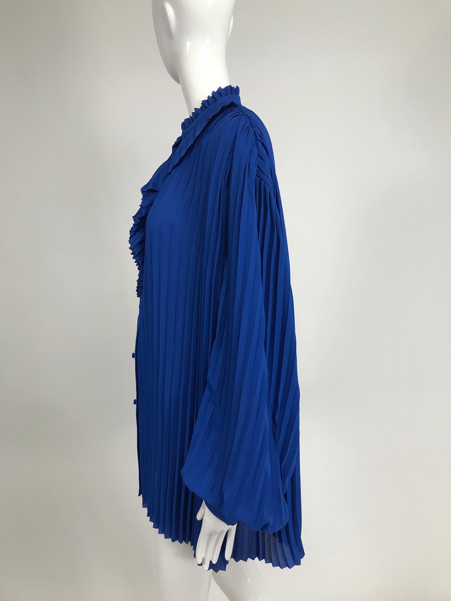 Balenciaga Resort 2017 Multi Style Königsblaue plissierte Tunikabluse 42 im Zustand „Hervorragend“ in West Palm Beach, FL